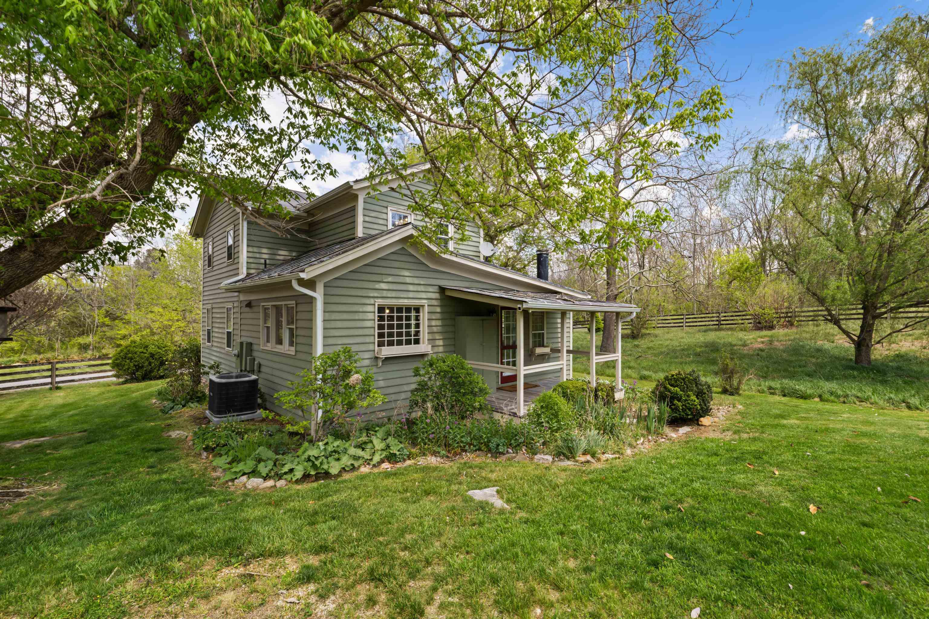 396 BELLEVUE LN