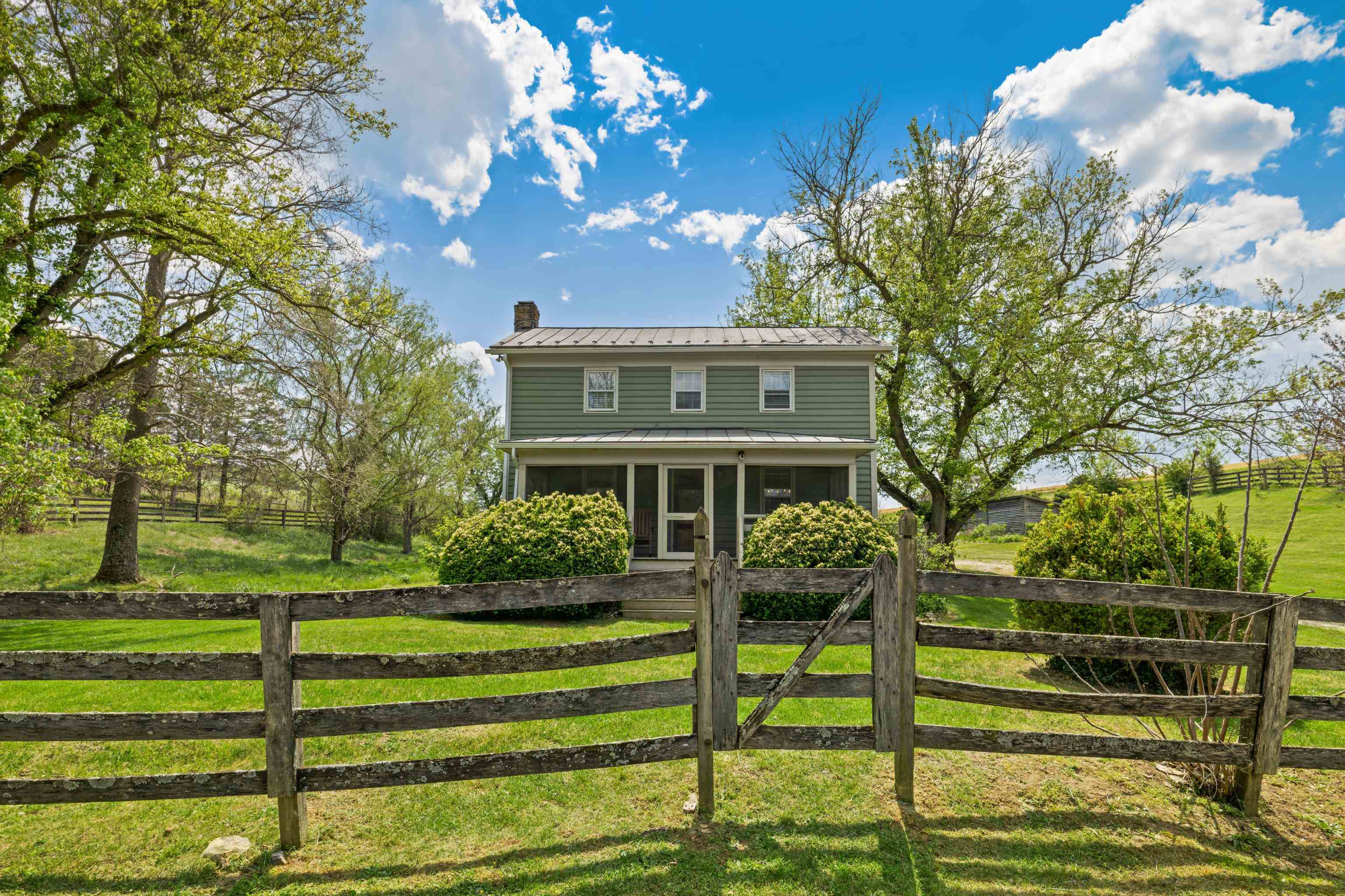 396 BELLEVUE LN