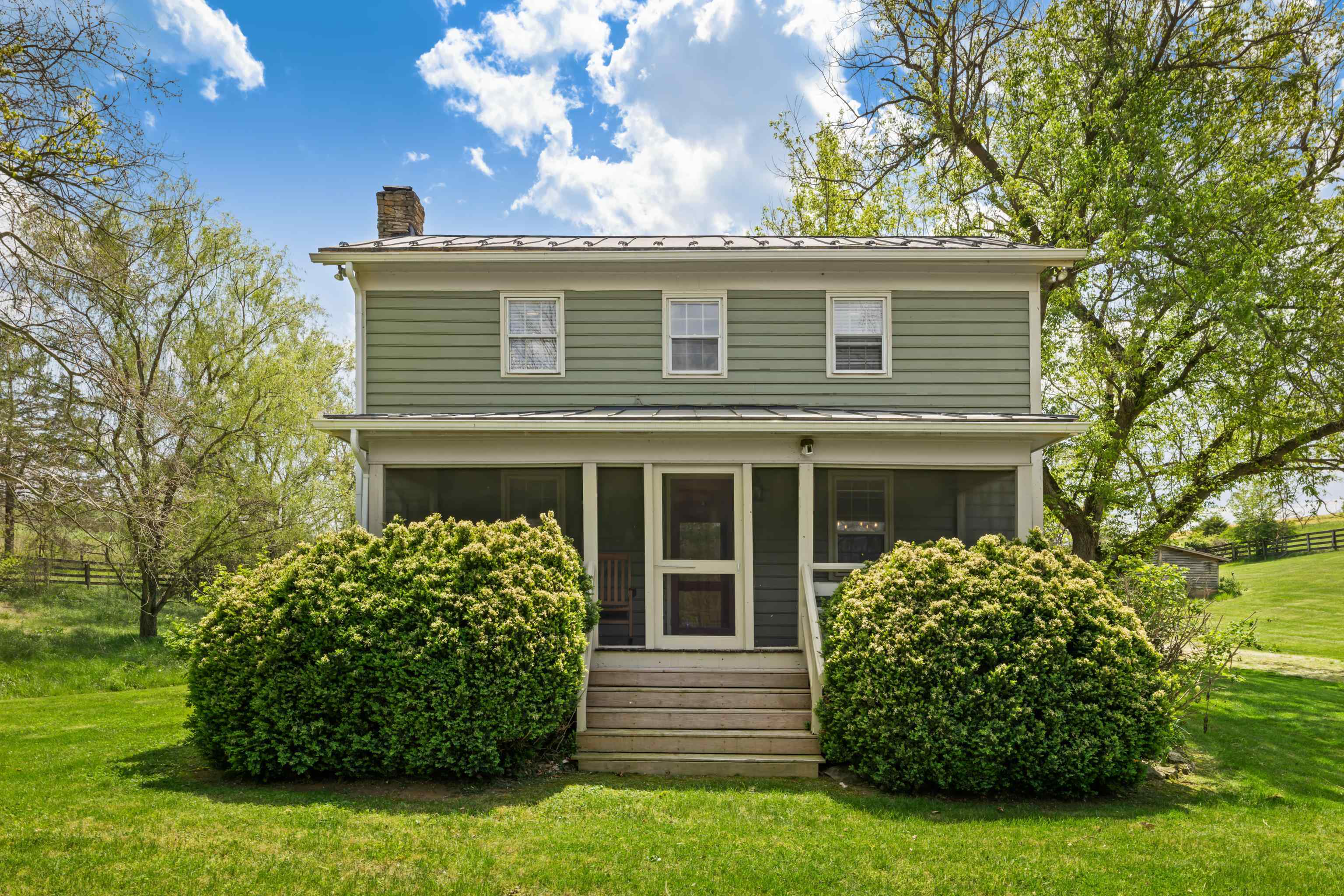 396 BELLEVUE LN