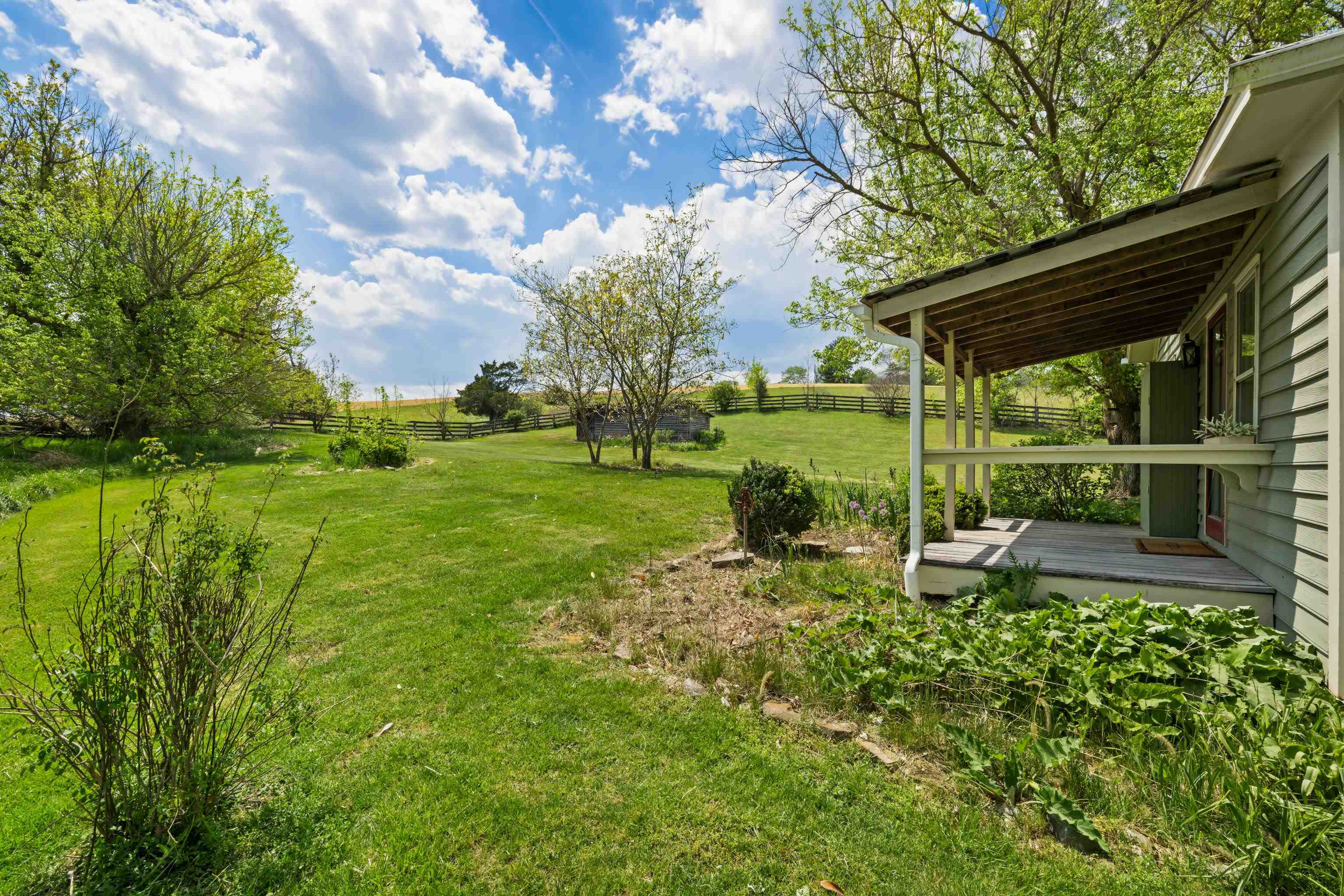 396 BELLEVUE LN