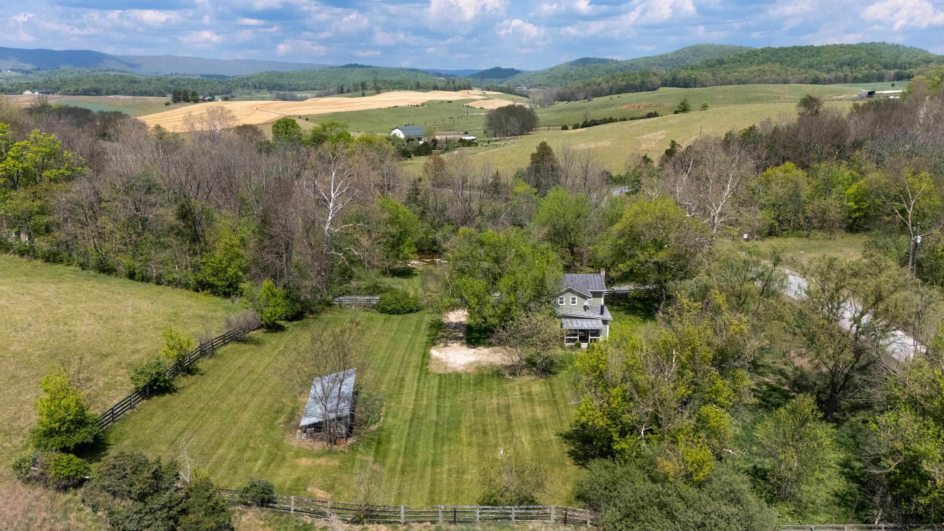 396 BELLEVUE LN