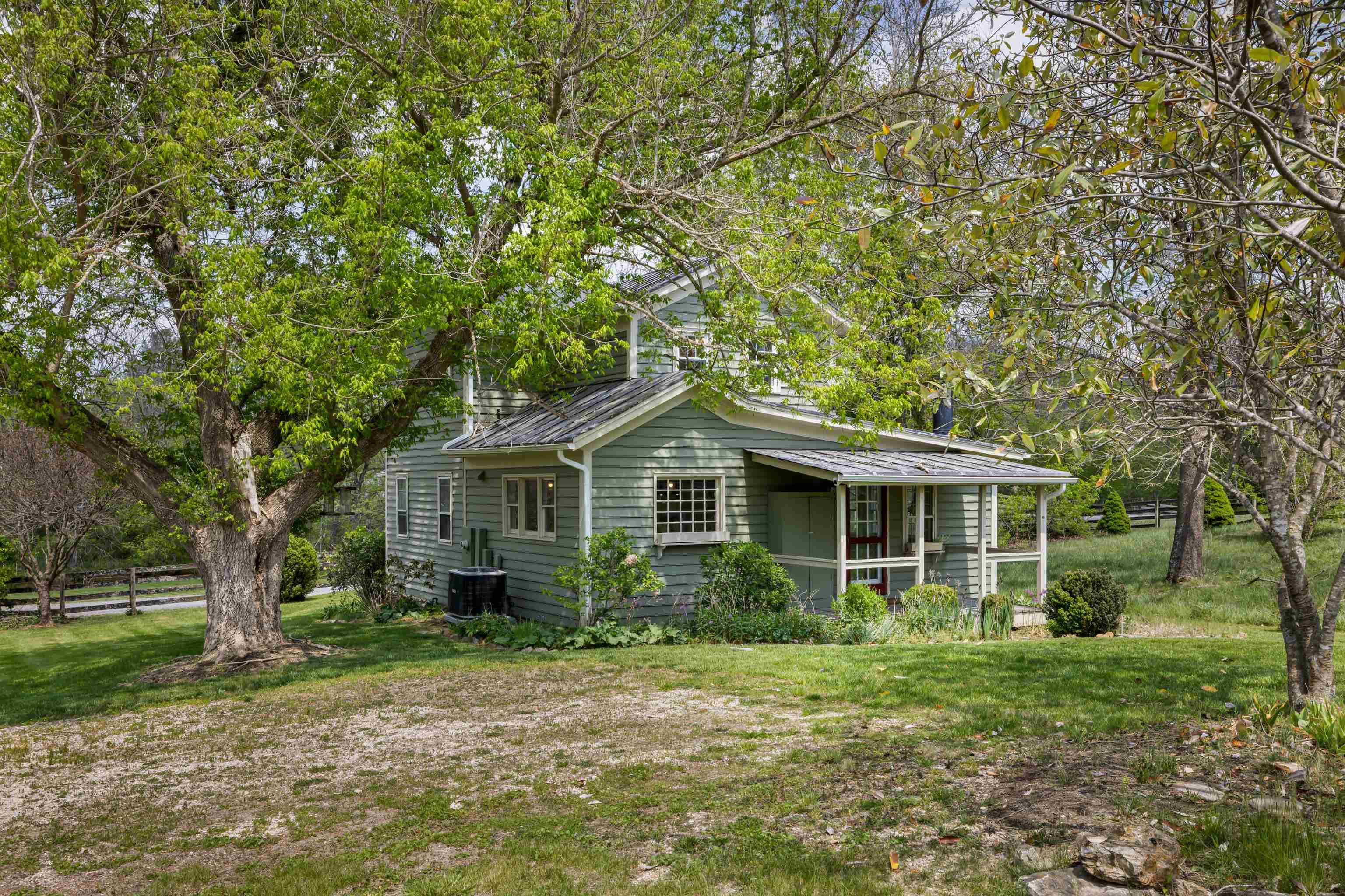 396 BELLEVUE LN