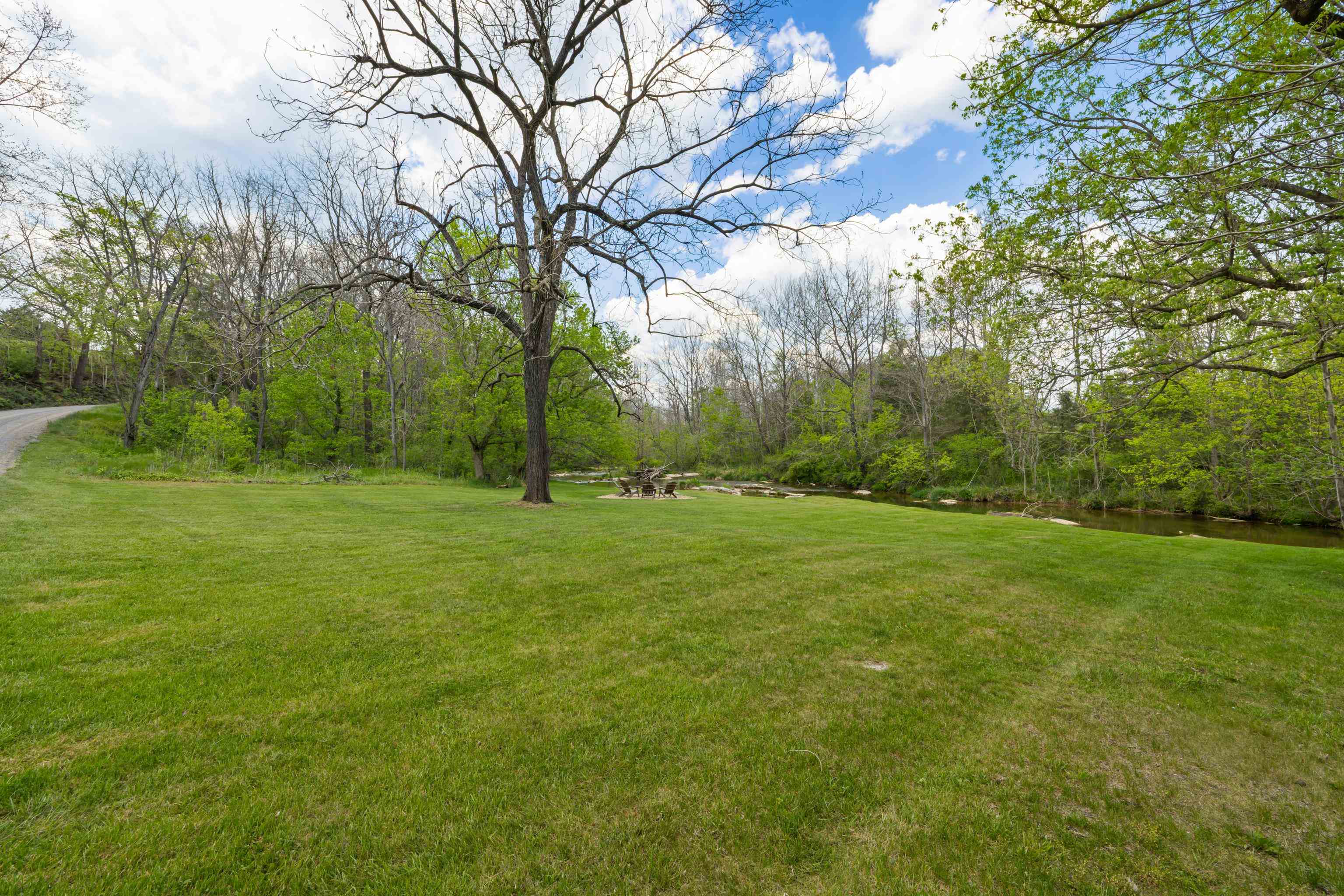 396 BELLEVUE LN