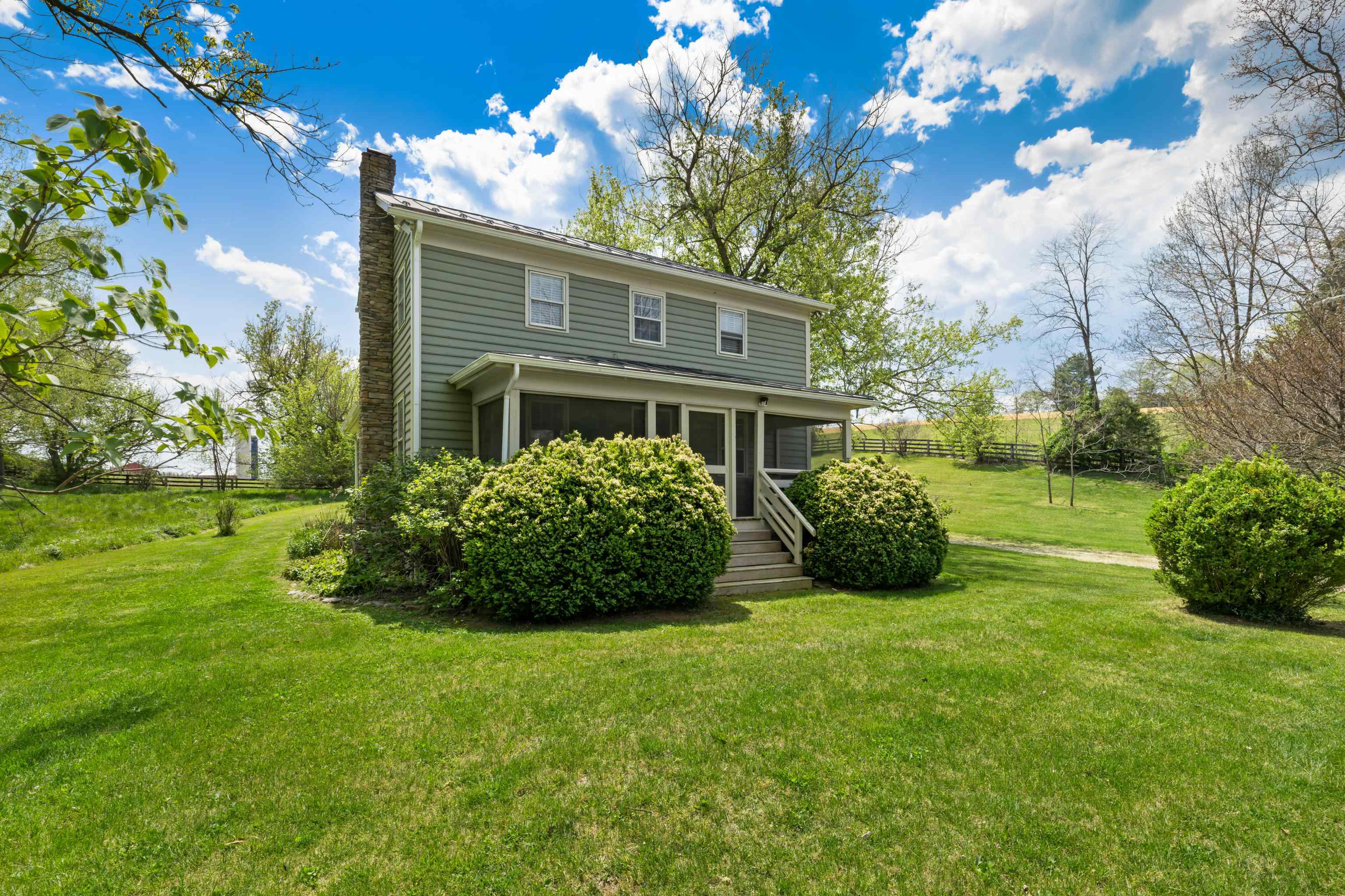 396 BELLEVUE LN