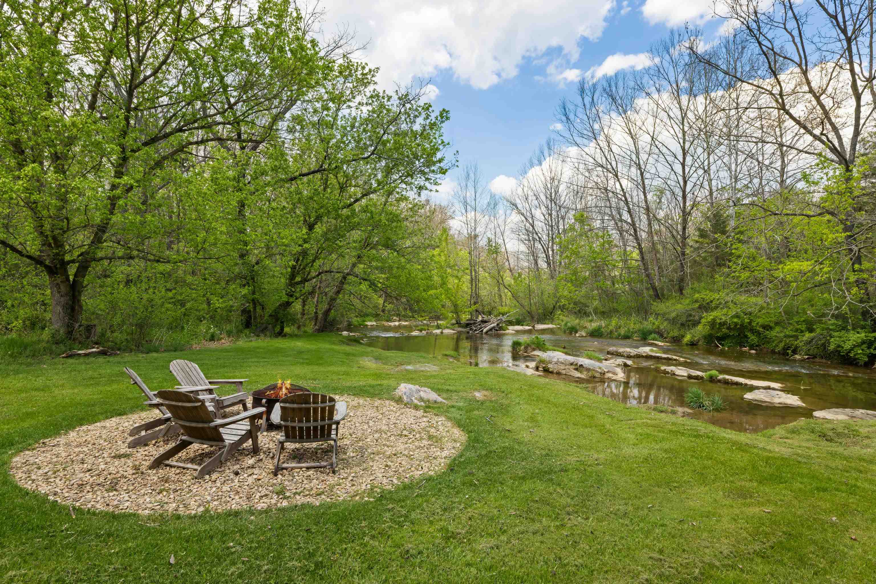 396 BELLEVUE LN