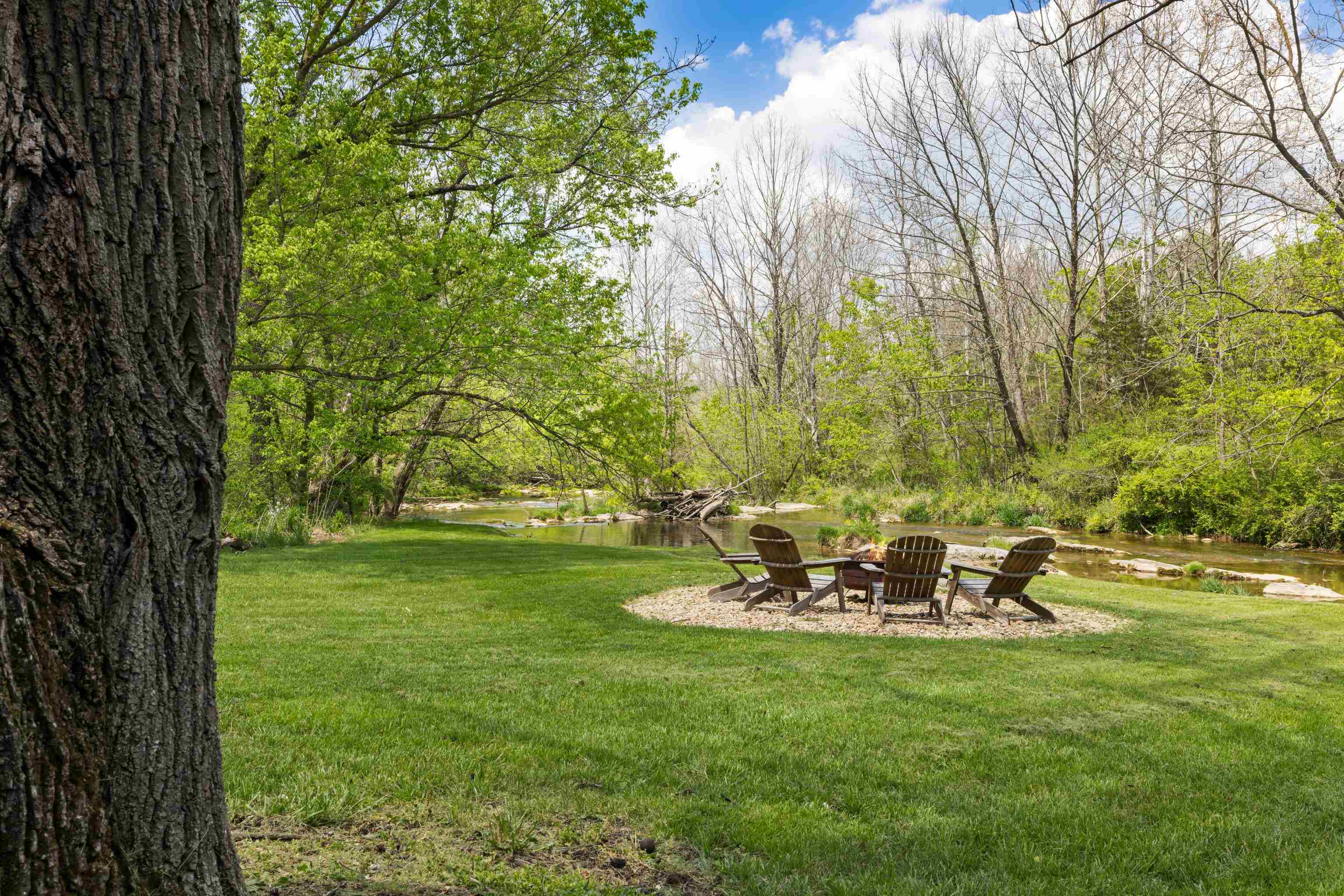 396 BELLEVUE LN