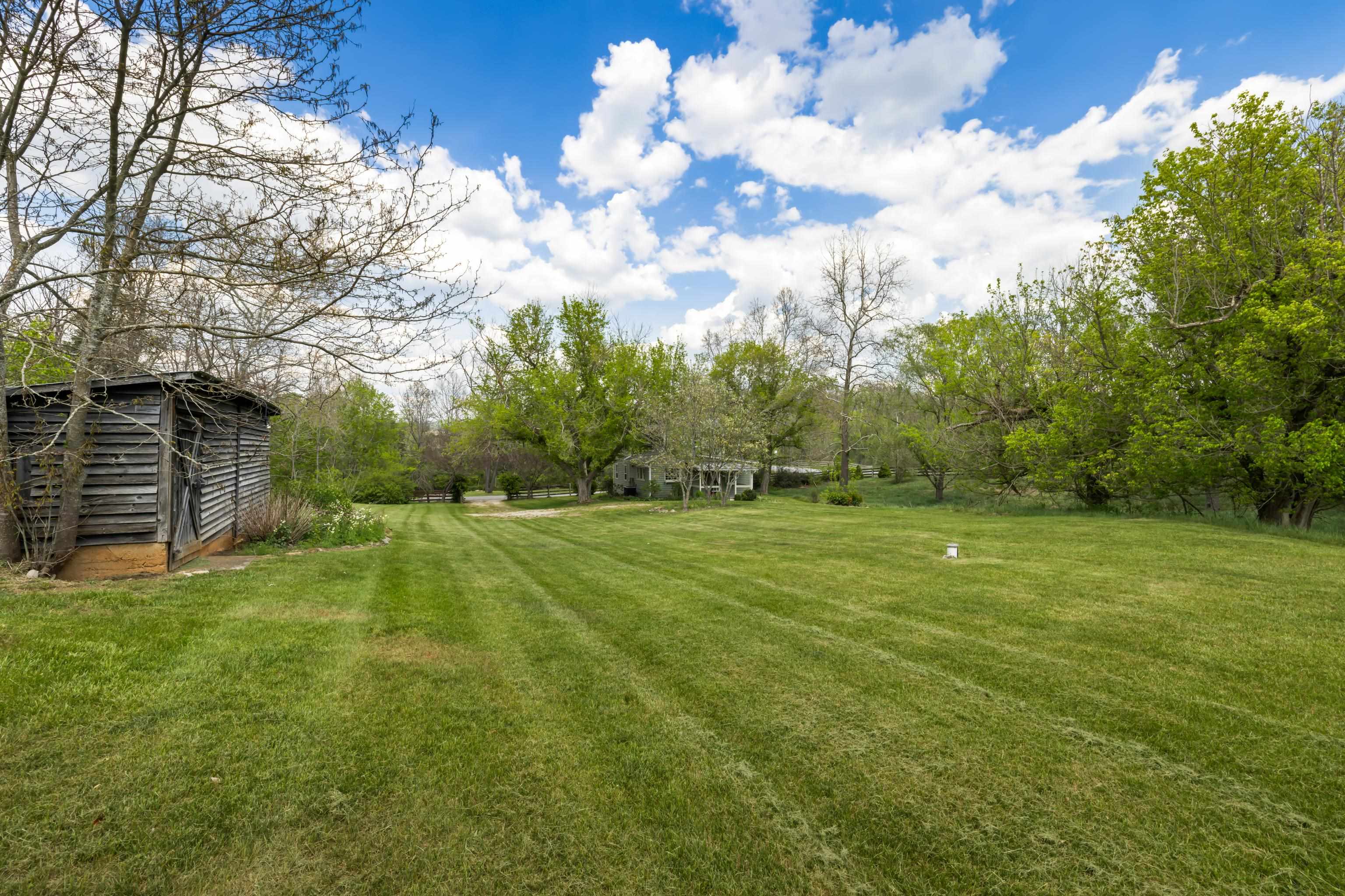 396 BELLEVUE LN