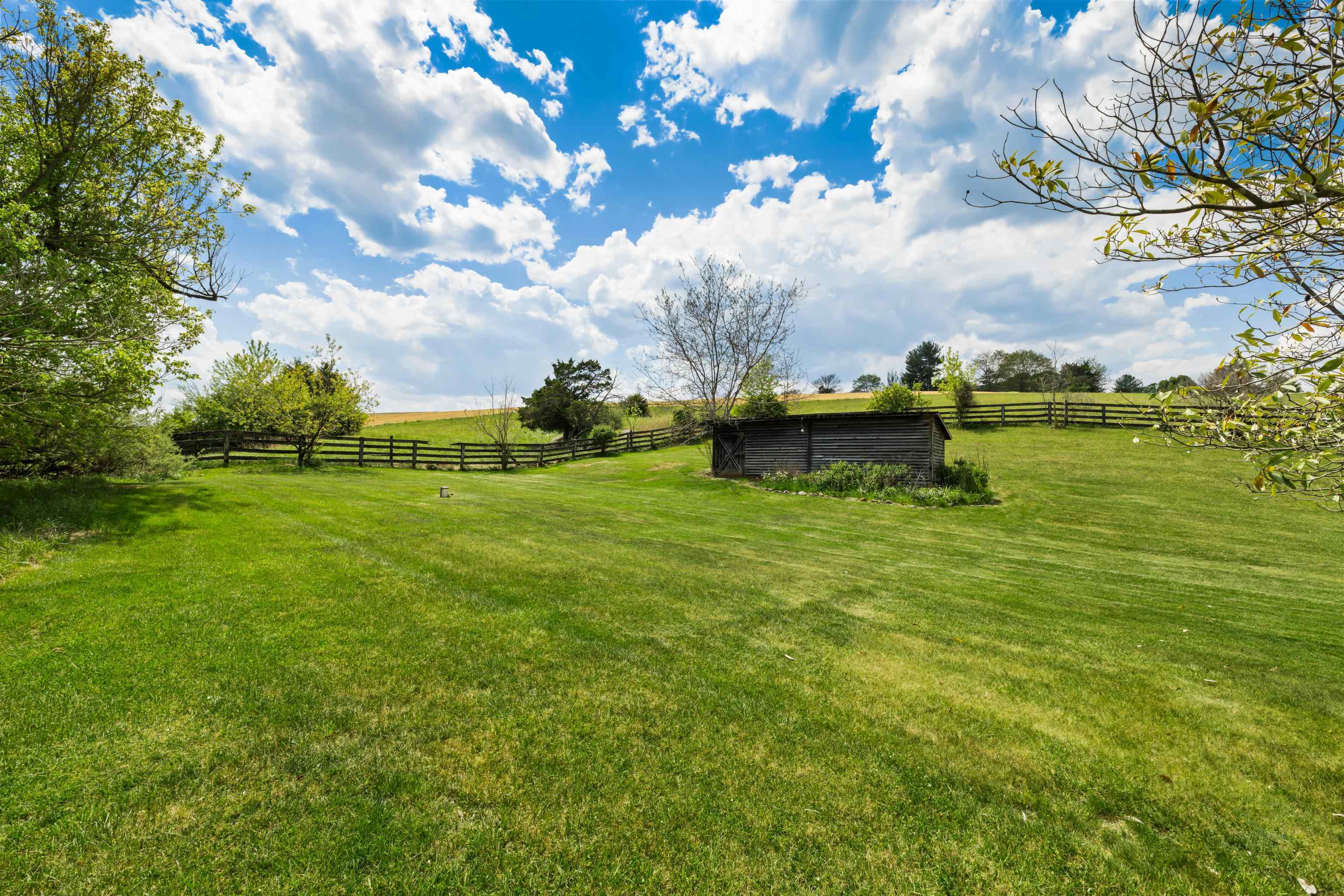 396 BELLEVUE LN