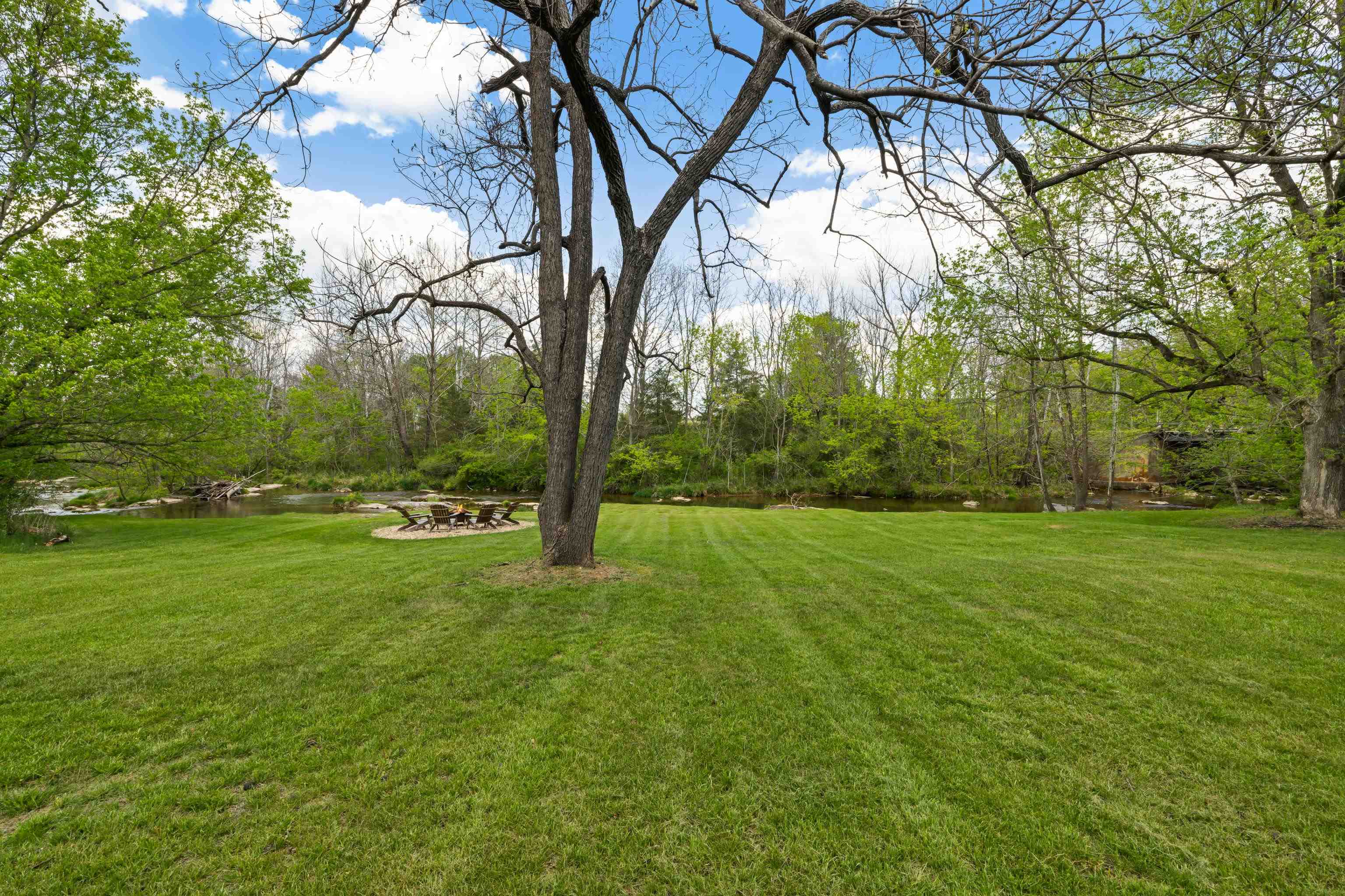396 BELLEVUE LN