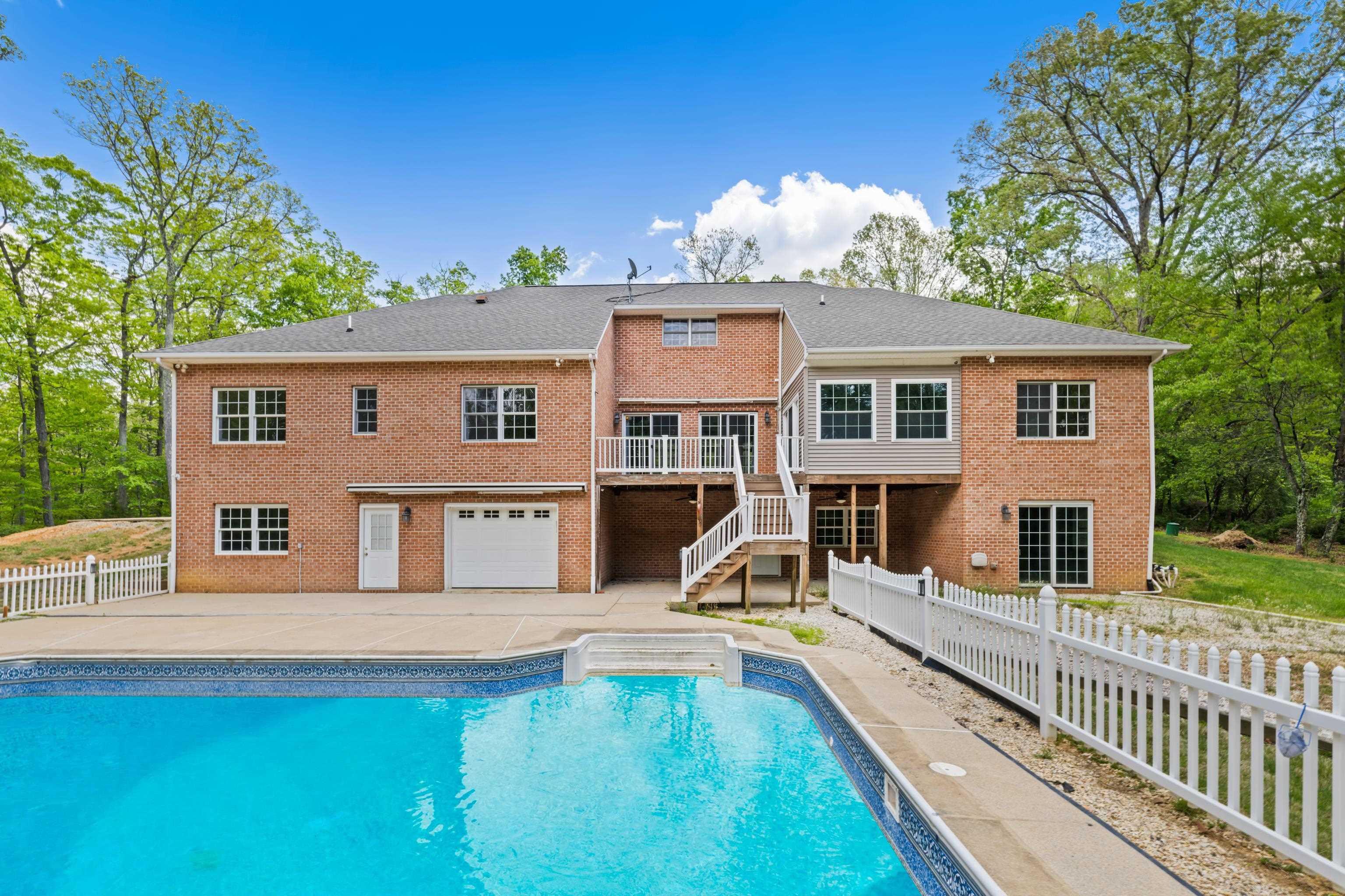 63 STONEYRIDGE LN