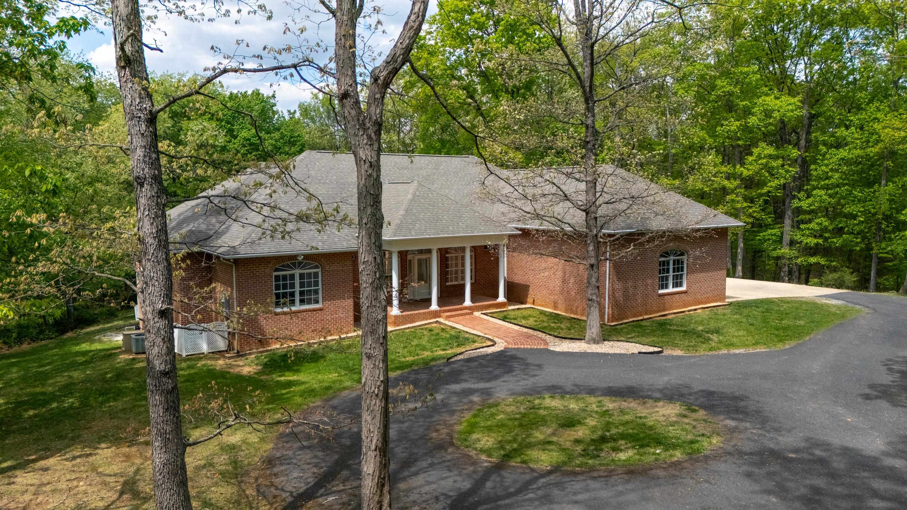 63 STONEYRIDGE LN
