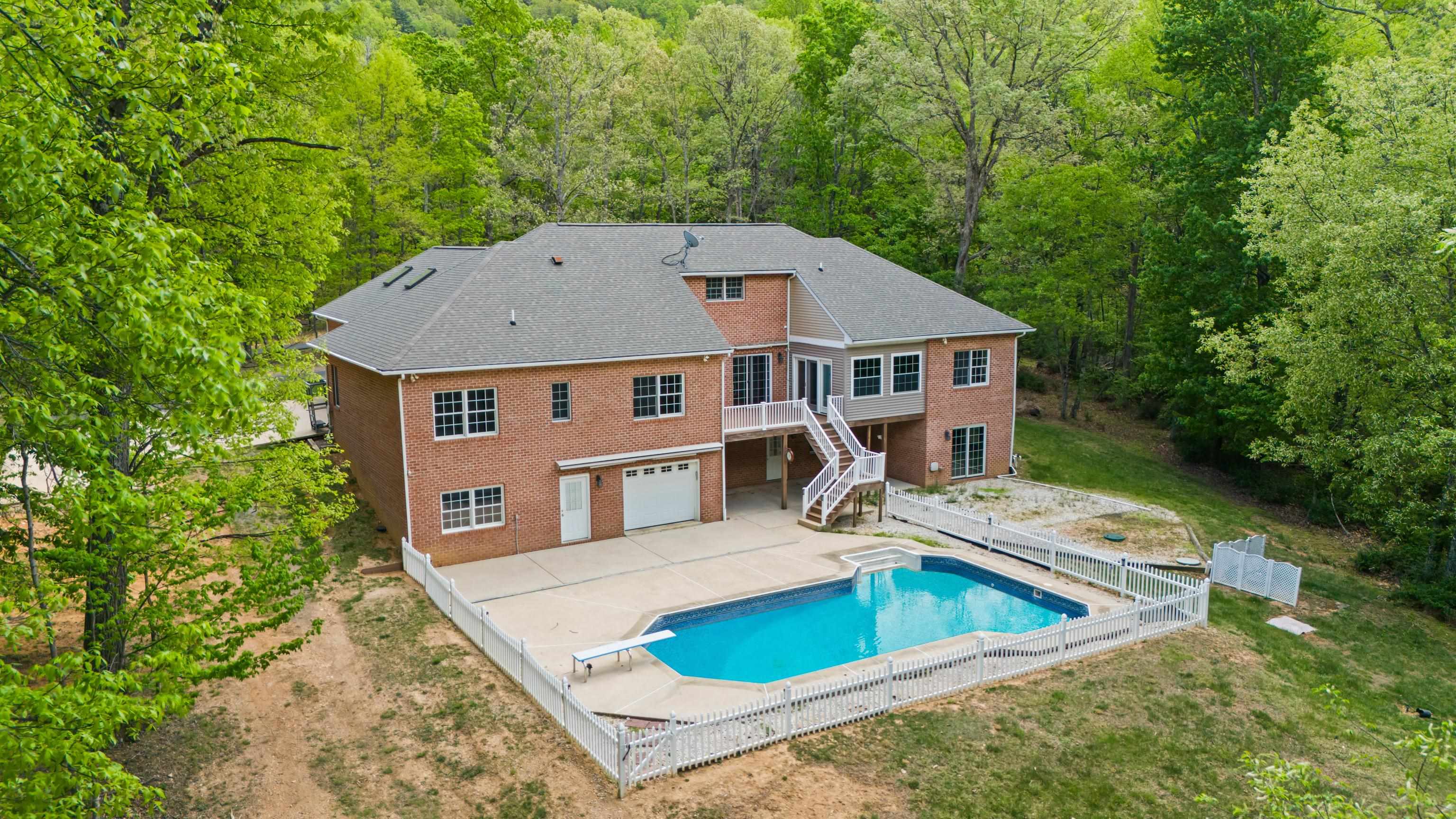 63 STONEYRIDGE LN