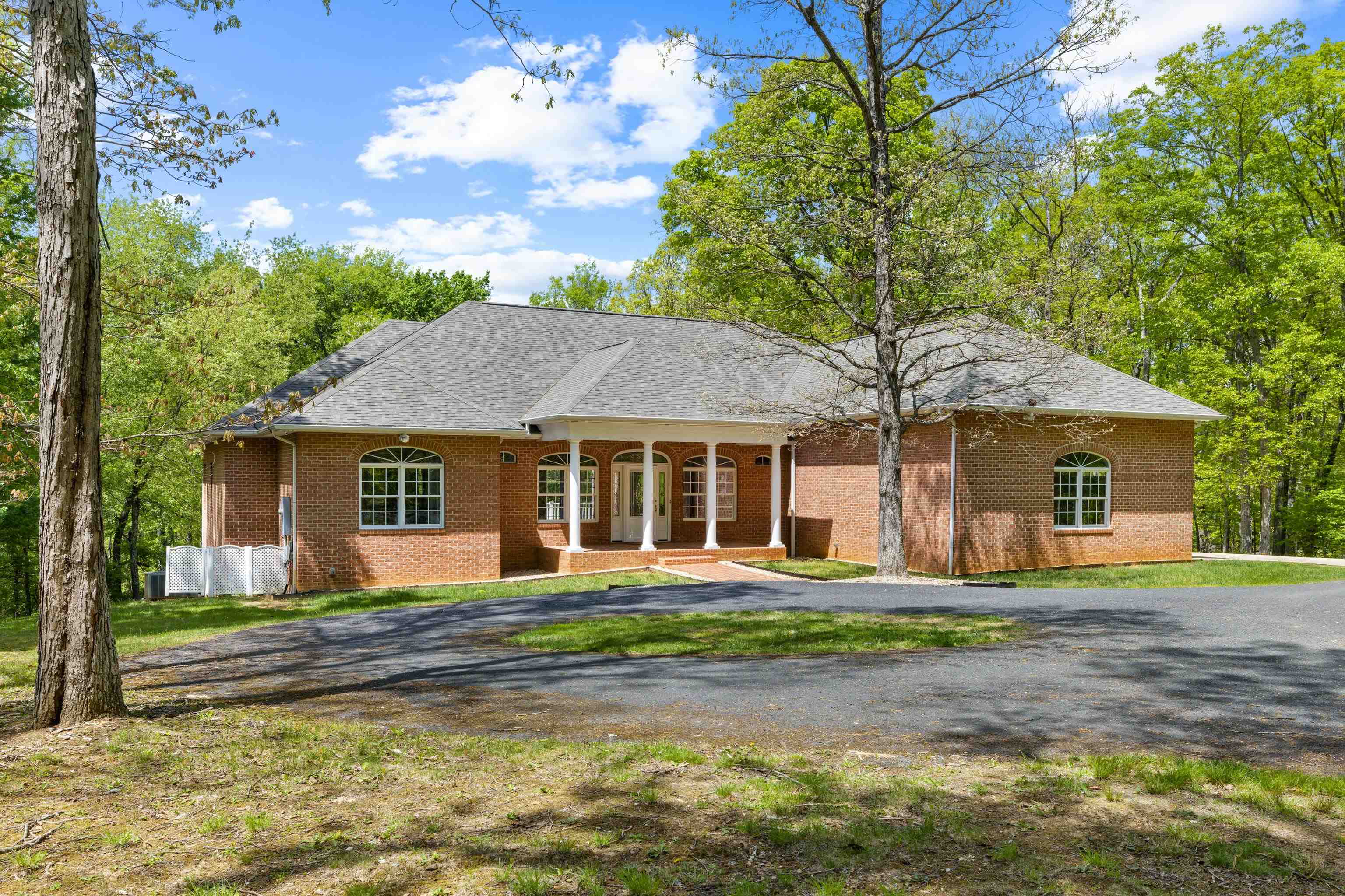 63 STONEYRIDGE LN