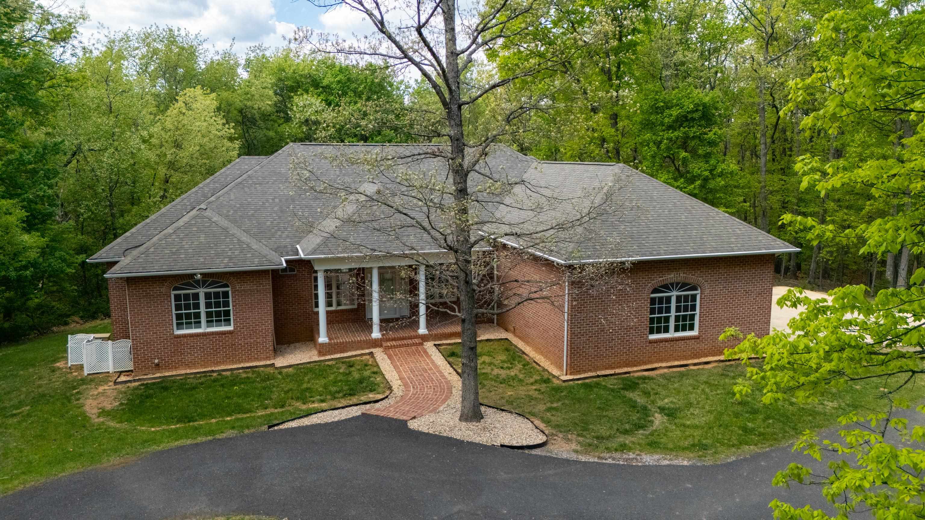 63 STONEYRIDGE LN