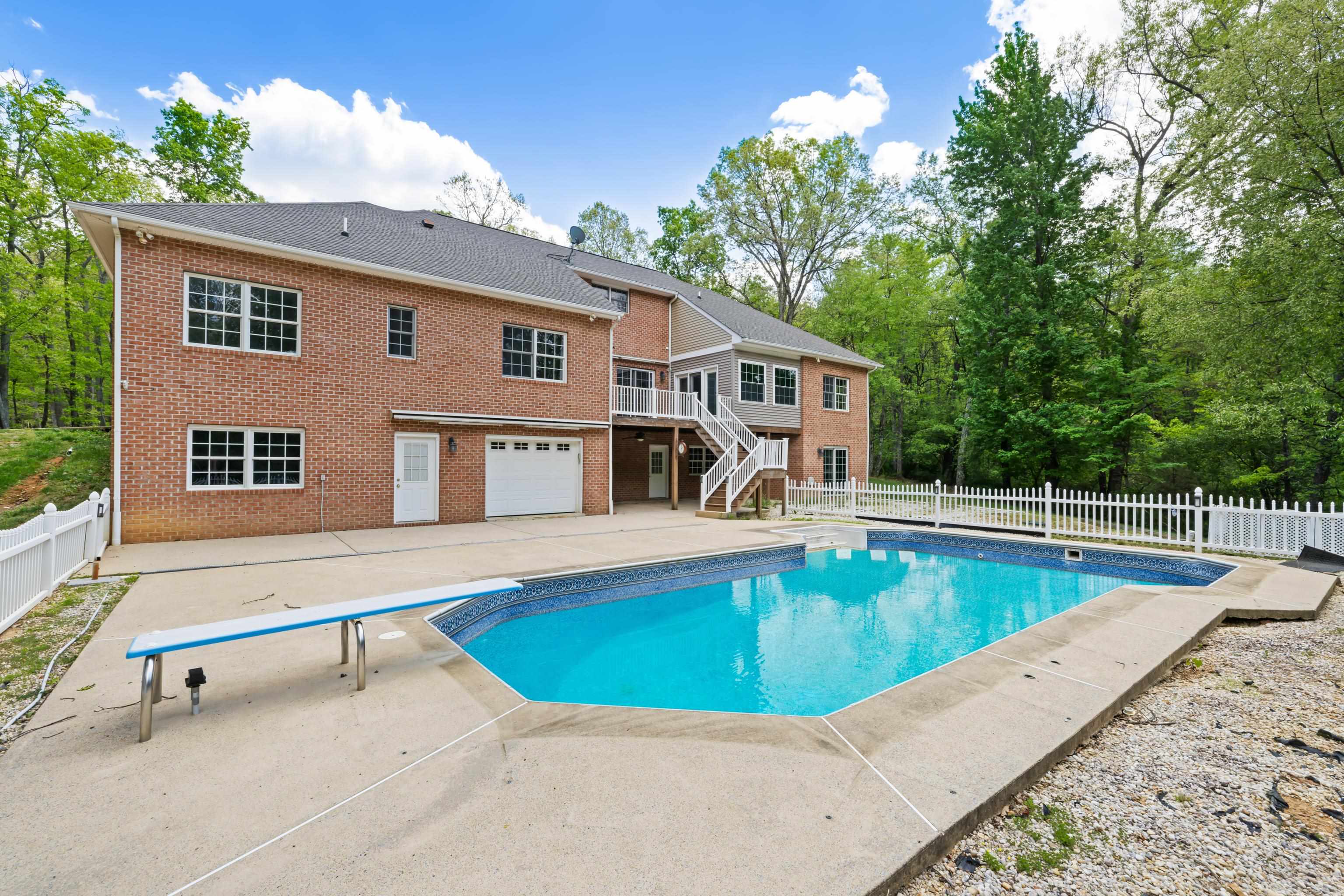 63 STONEYRIDGE LN