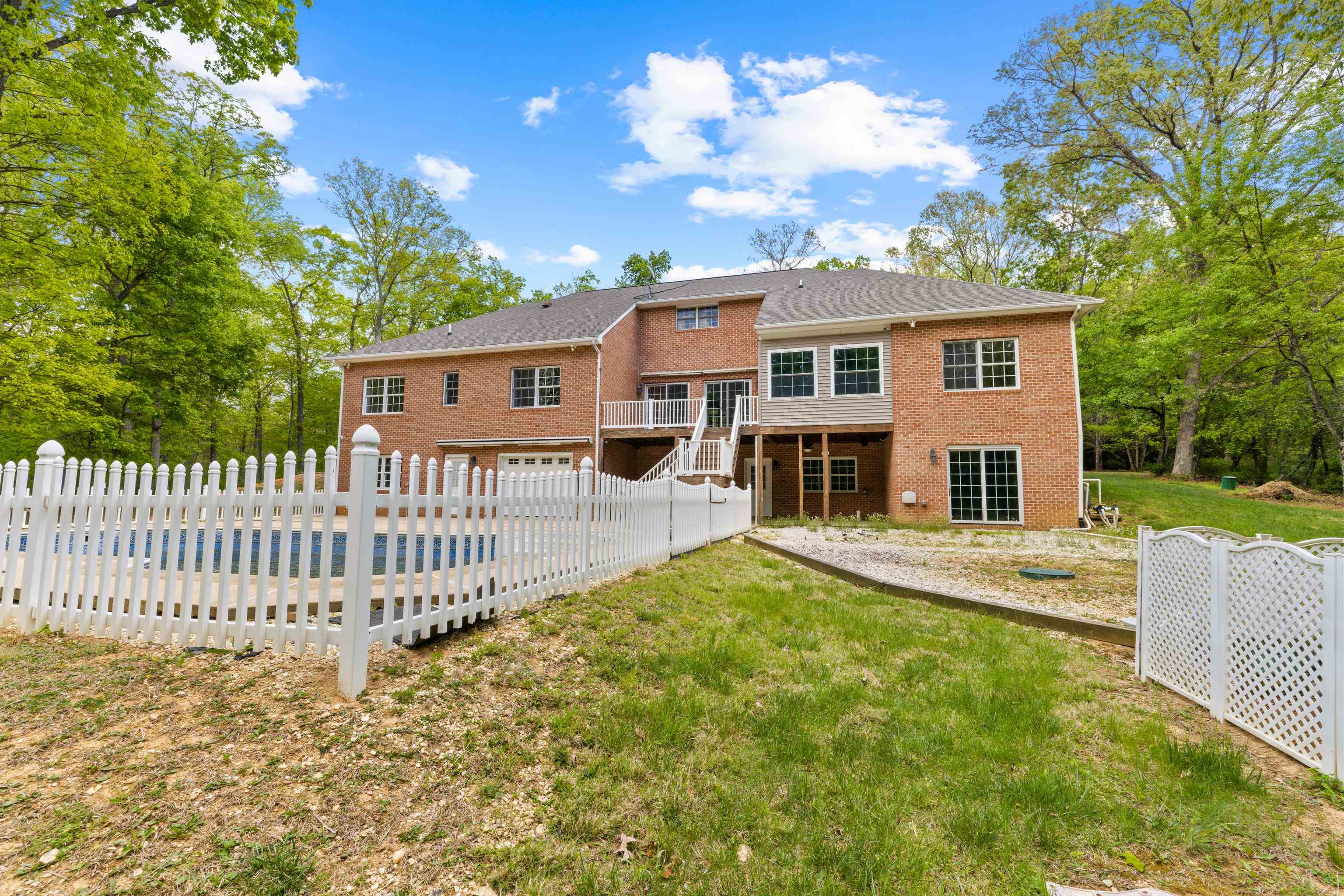 63 STONEYRIDGE LN