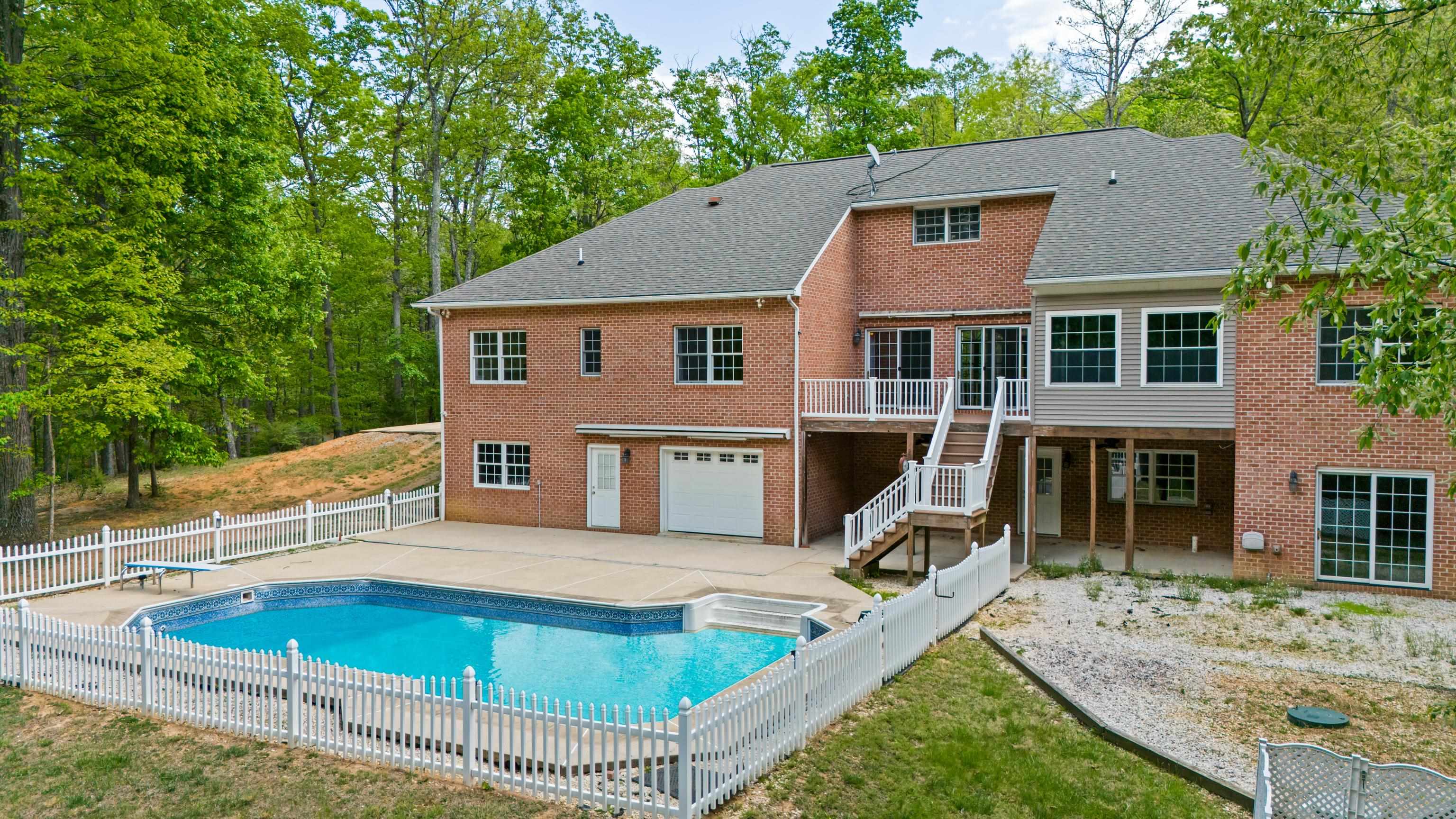 63 STONEYRIDGE LN
