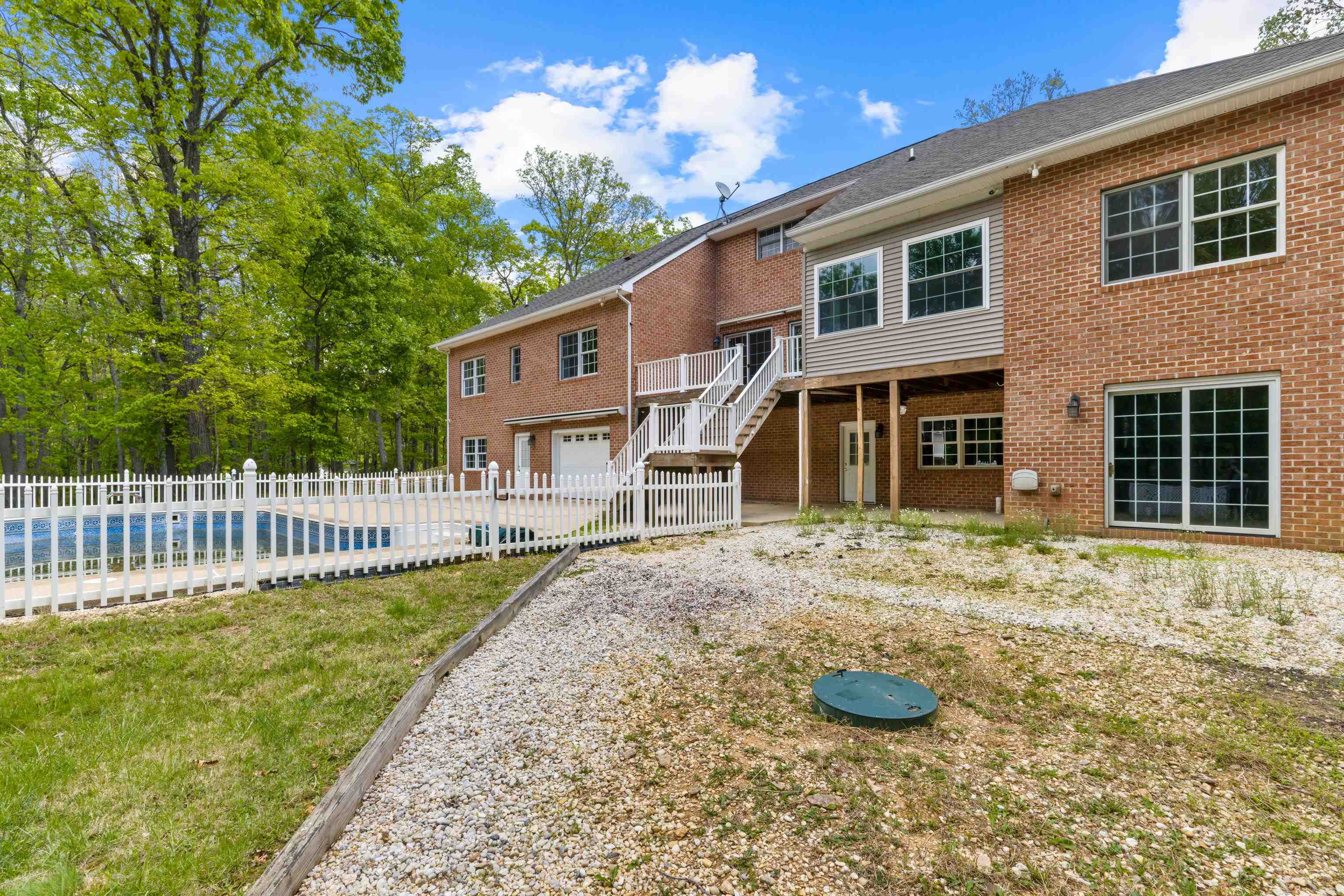 63 STONEYRIDGE LN