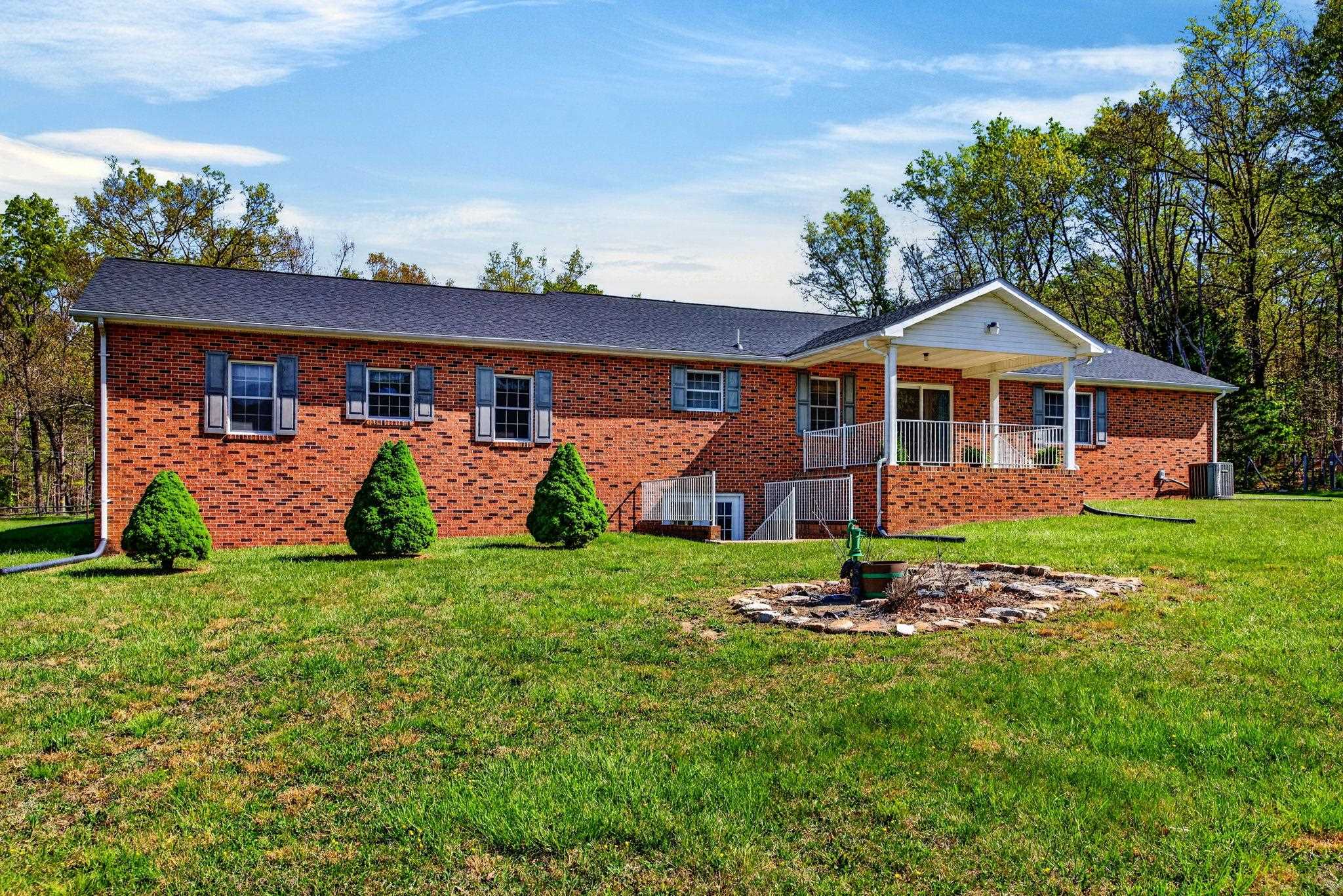 182 MIKES KNOB LN