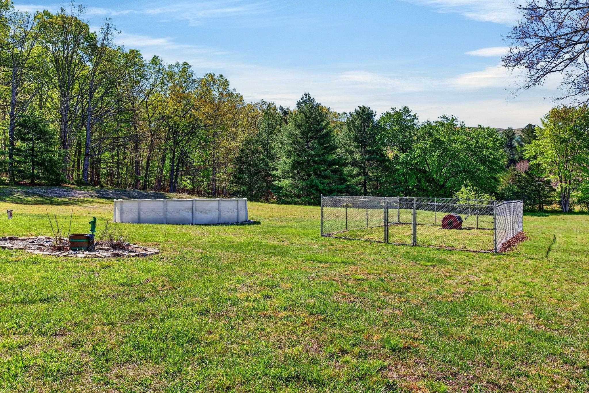 182 MIKES KNOB LN