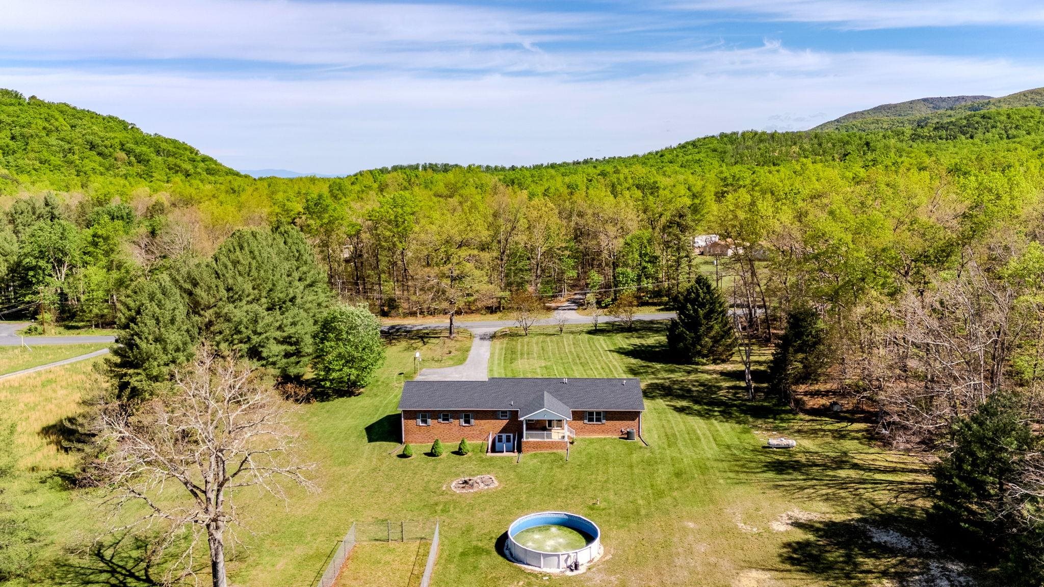 182 MIKES KNOB LN