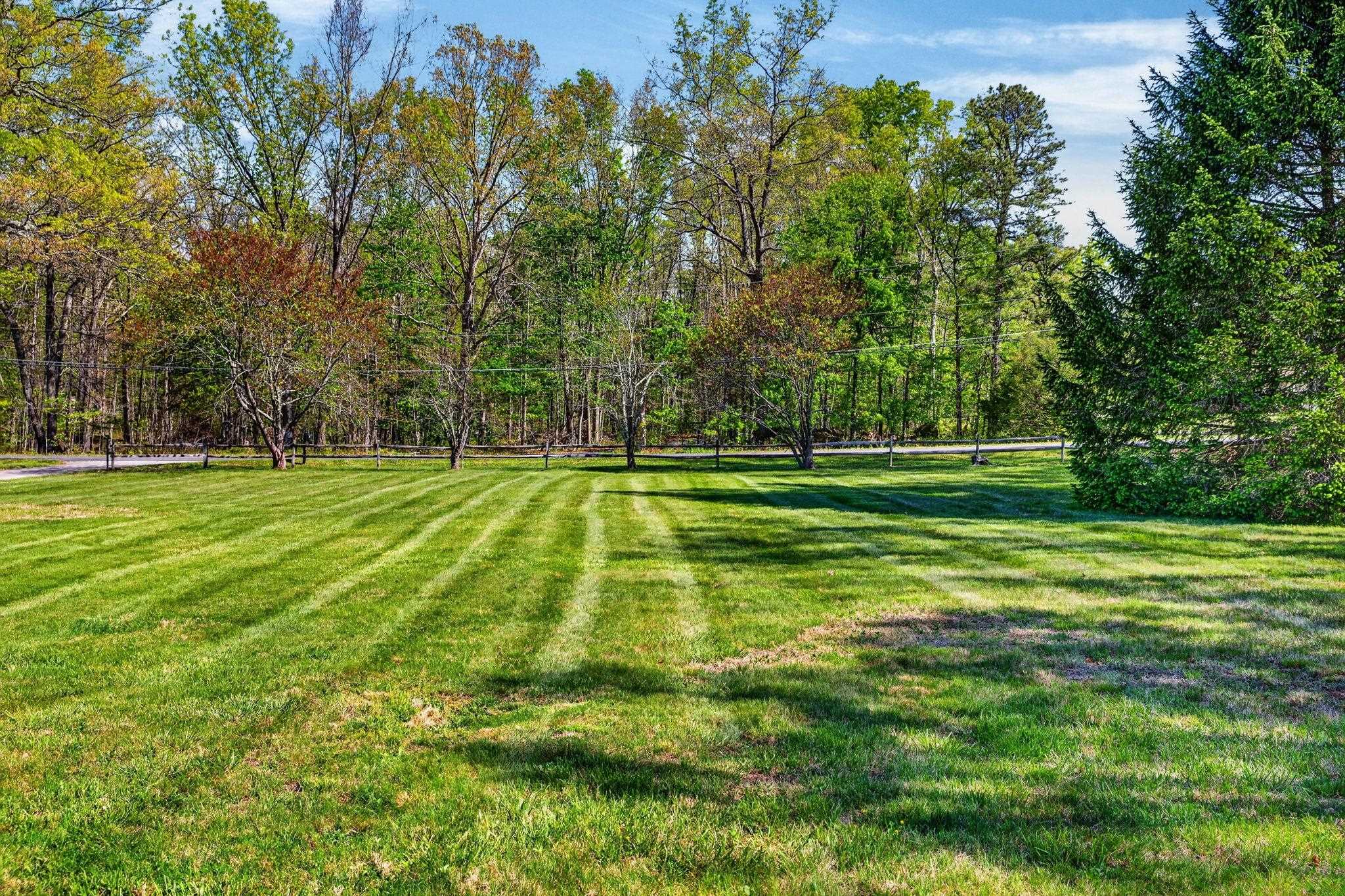 182 MIKES KNOB LN