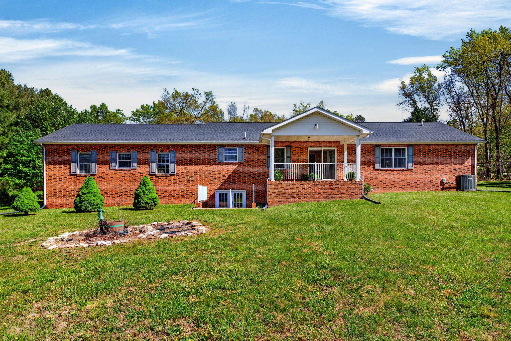 182 MIKES KNOB LN
