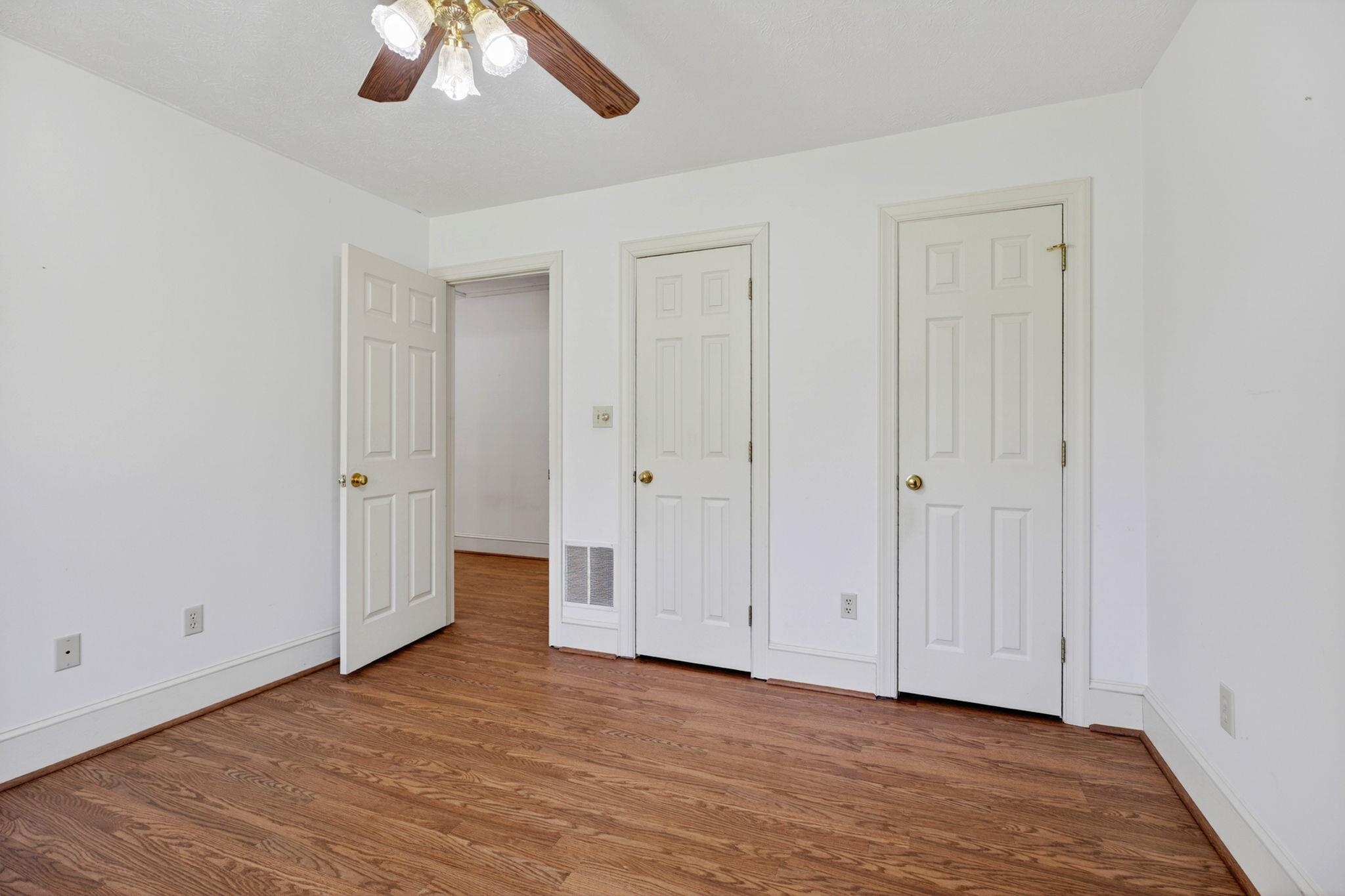 182 MIKES KNOB LN