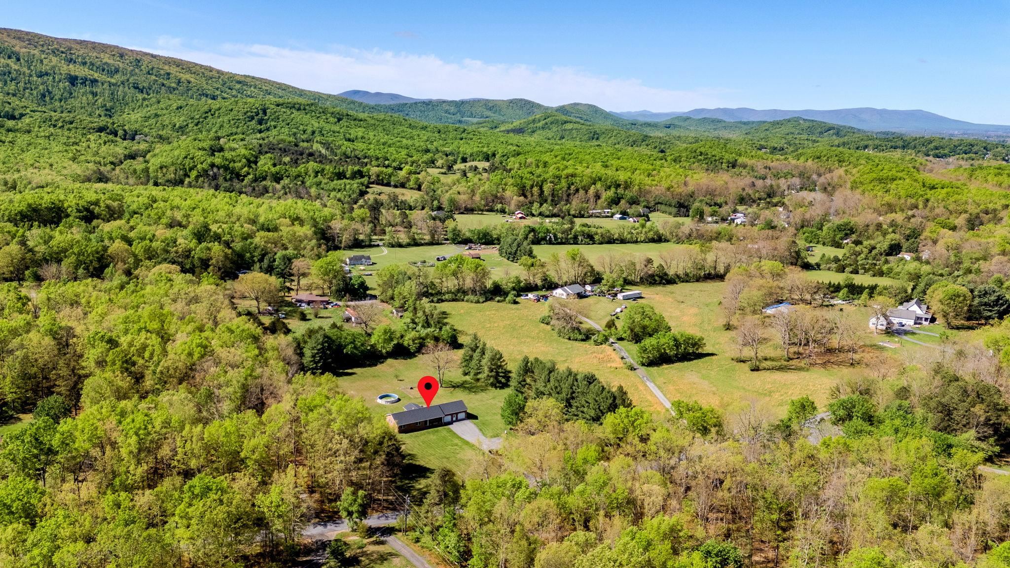 182 MIKES KNOB LN