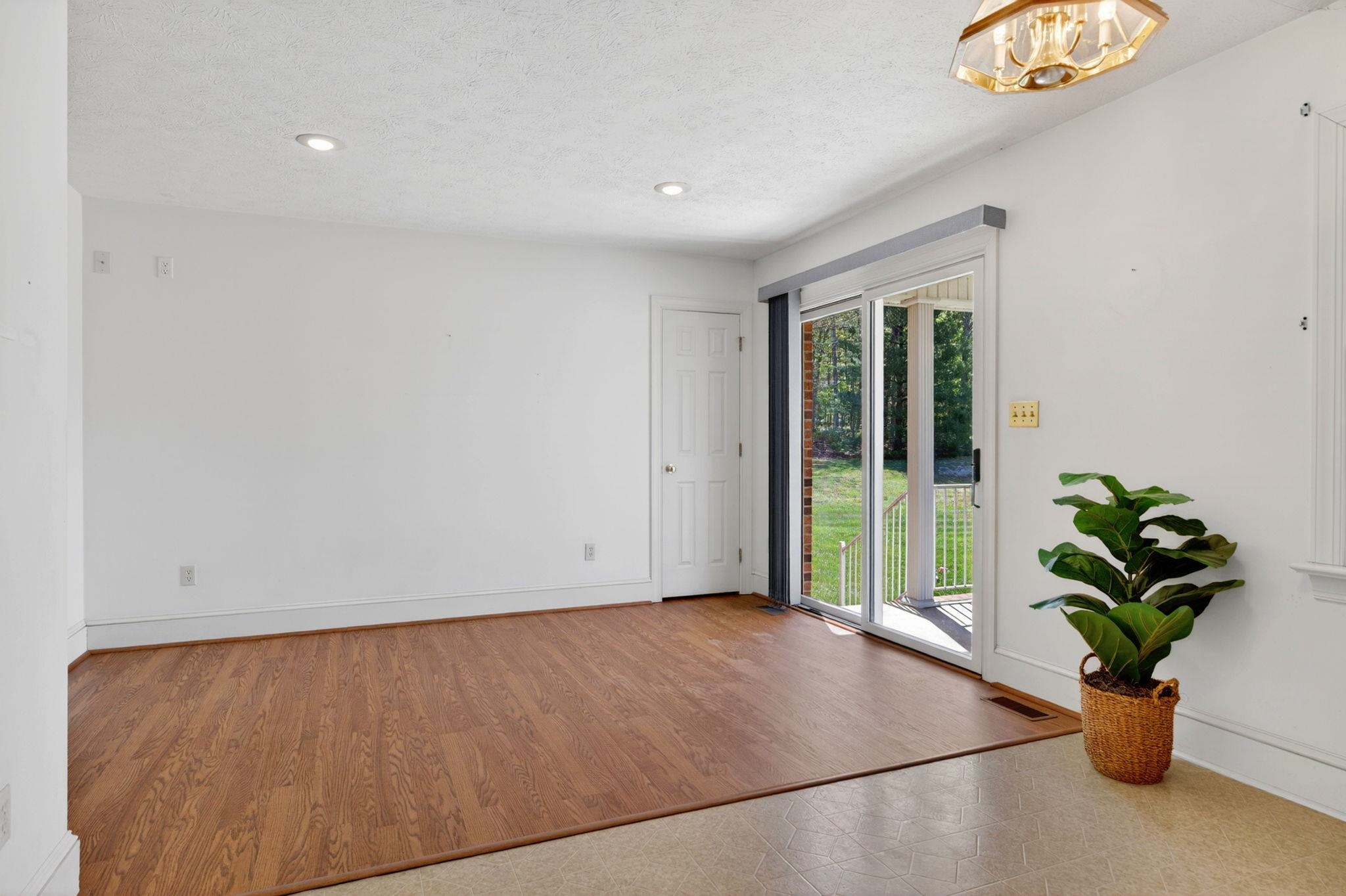 182 MIKES KNOB LN