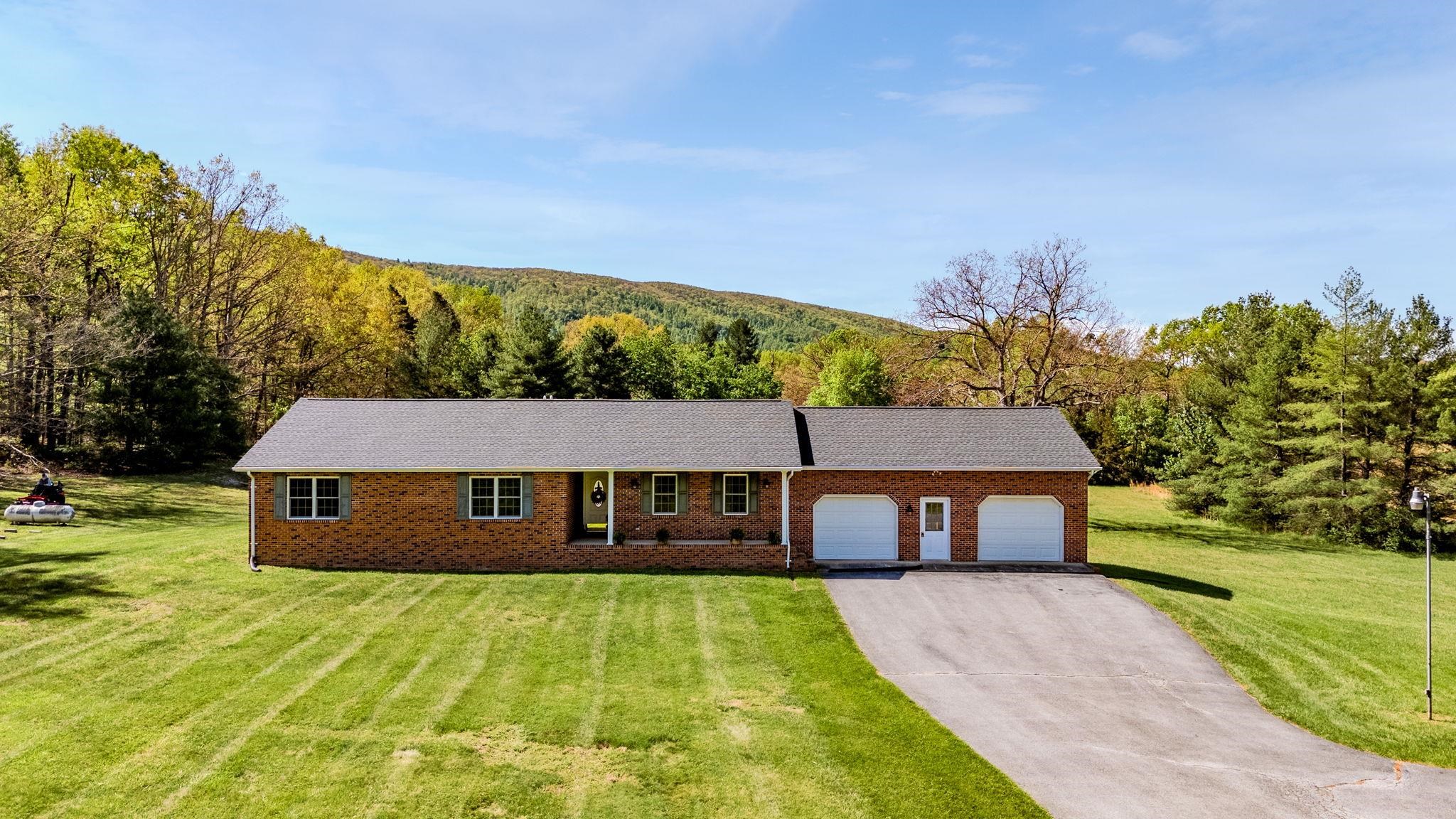182 MIKES KNOB LN