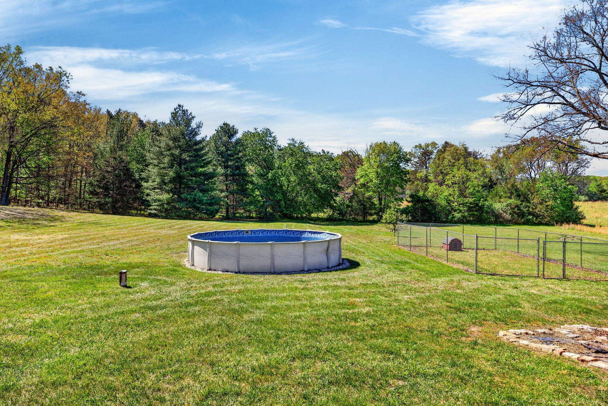 182 MIKES KNOB LN