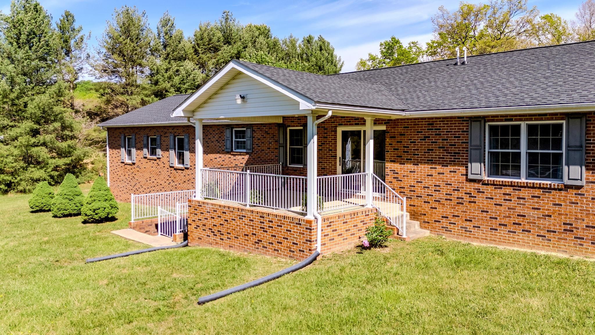 182 MIKES KNOB LN