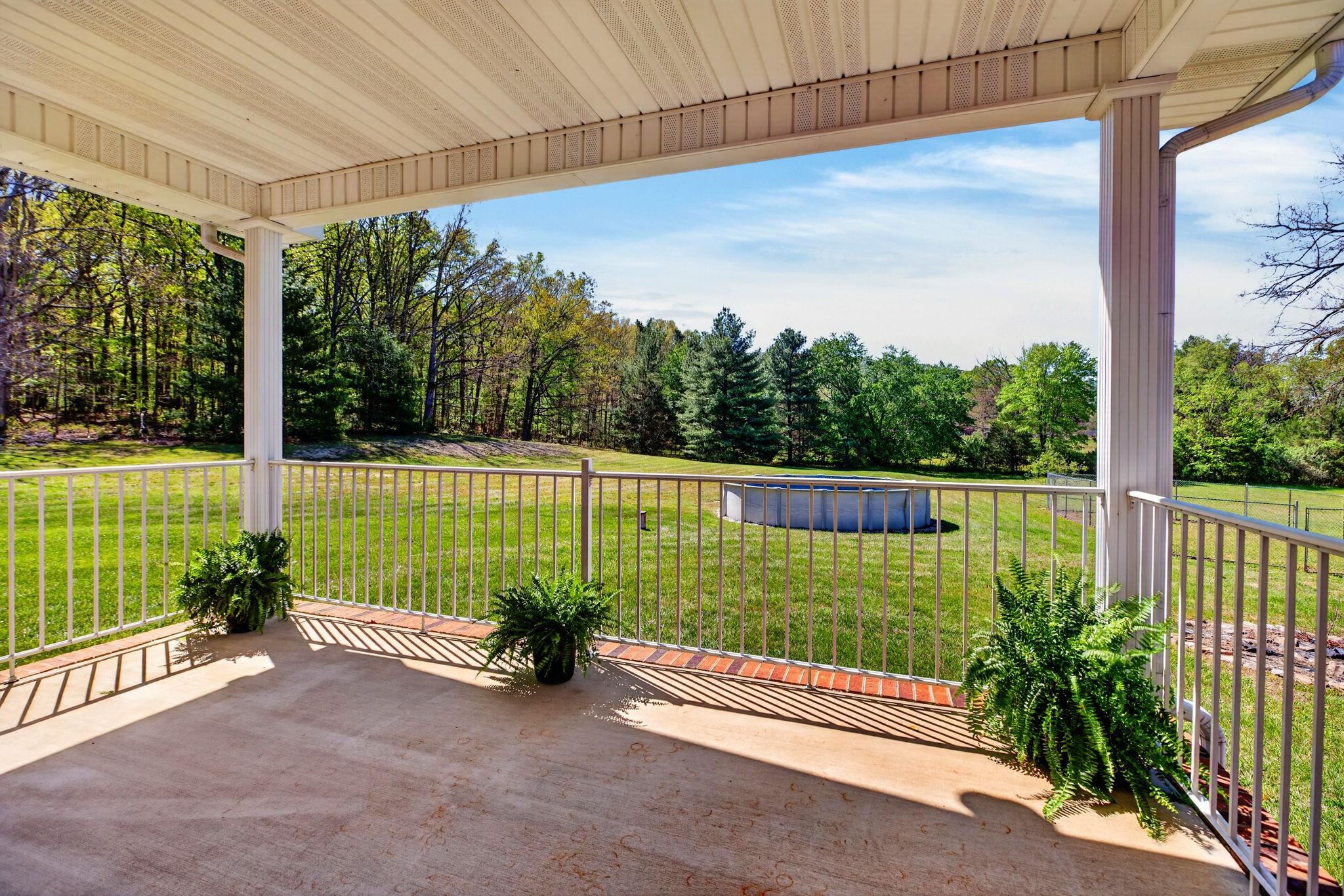 182 MIKES KNOB LN