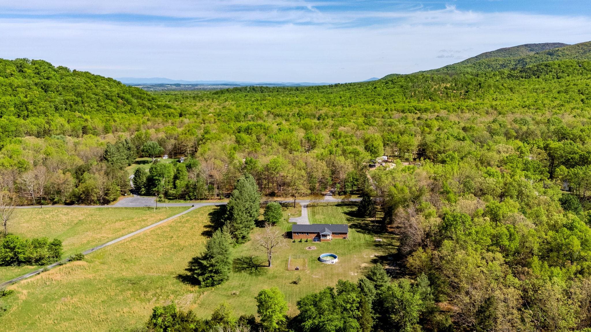 182 MIKES KNOB LN