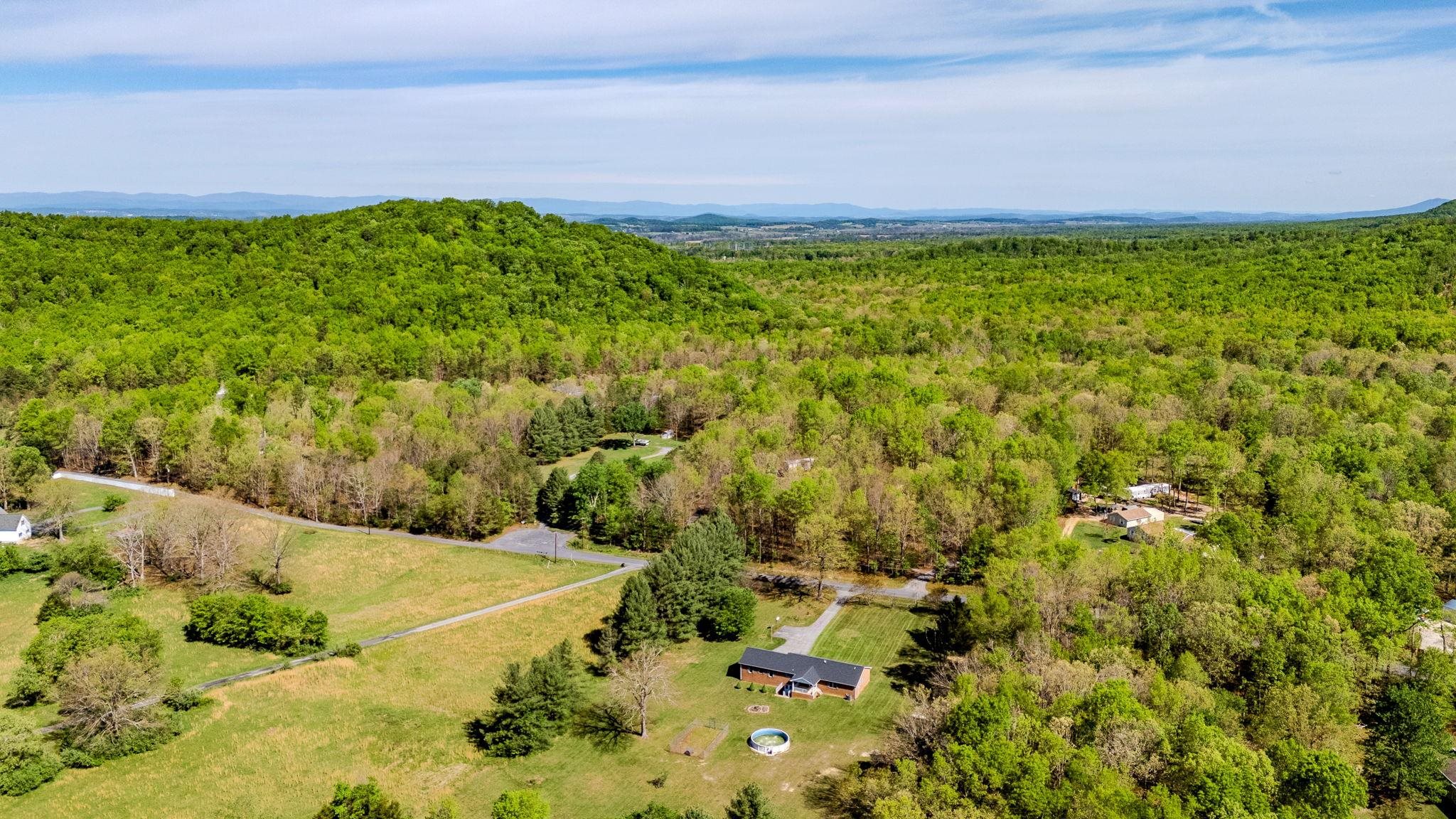 182 MIKES KNOB LN