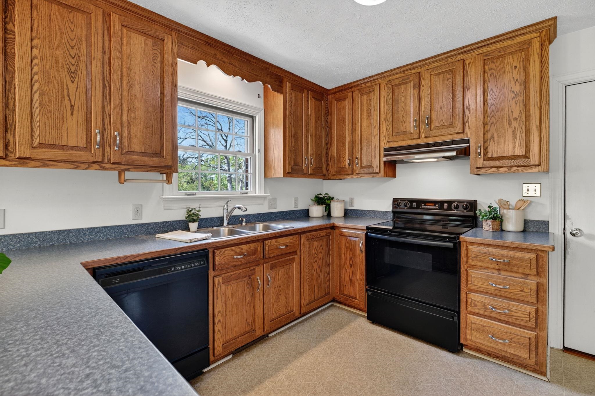 182 MIKES KNOB LN