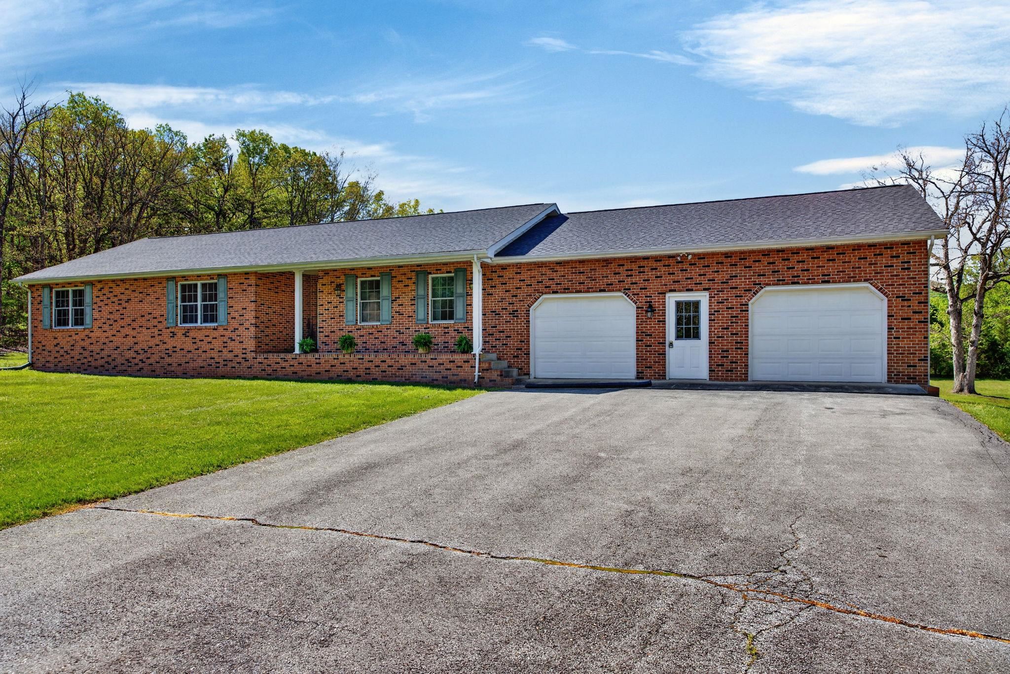182 MIKES KNOB LN