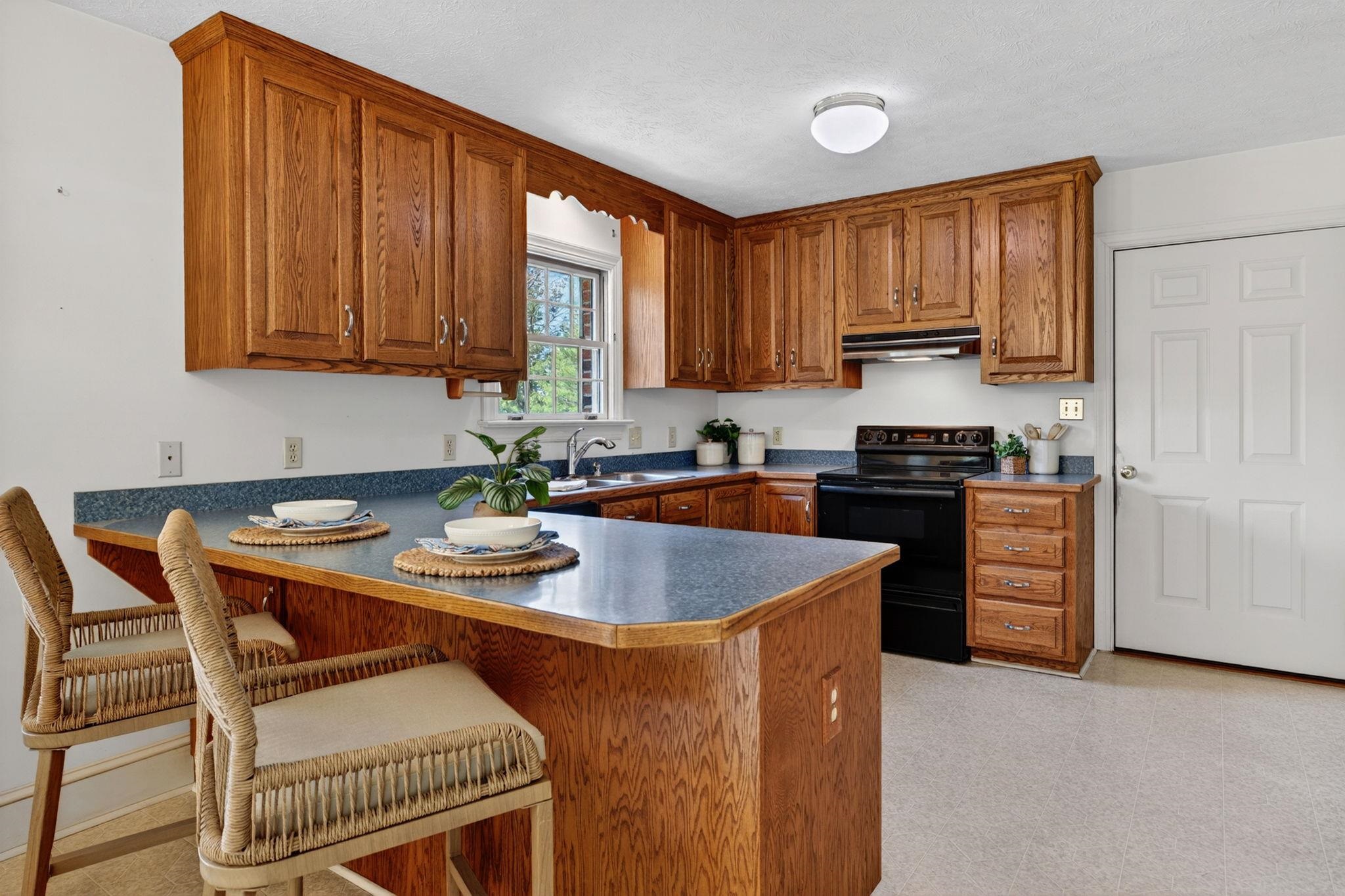 182 MIKES KNOB LN