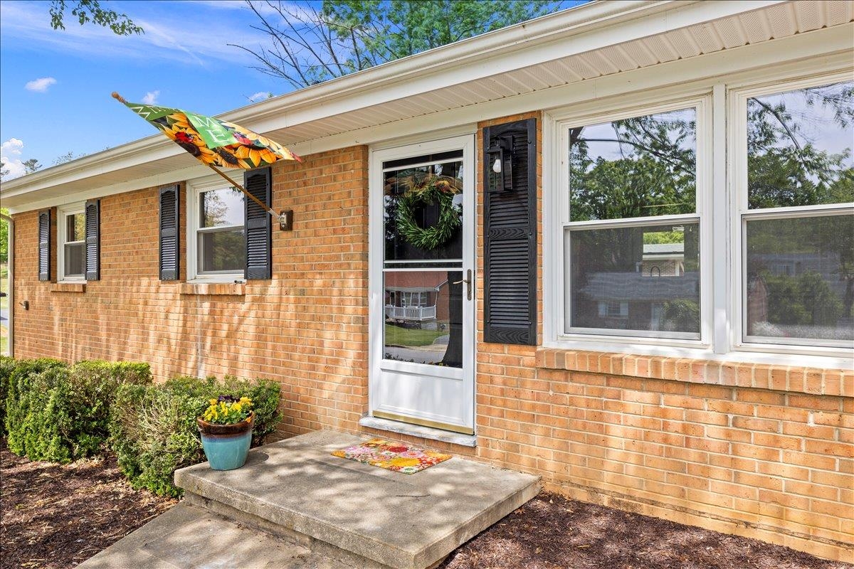 84 HUDSON AVE