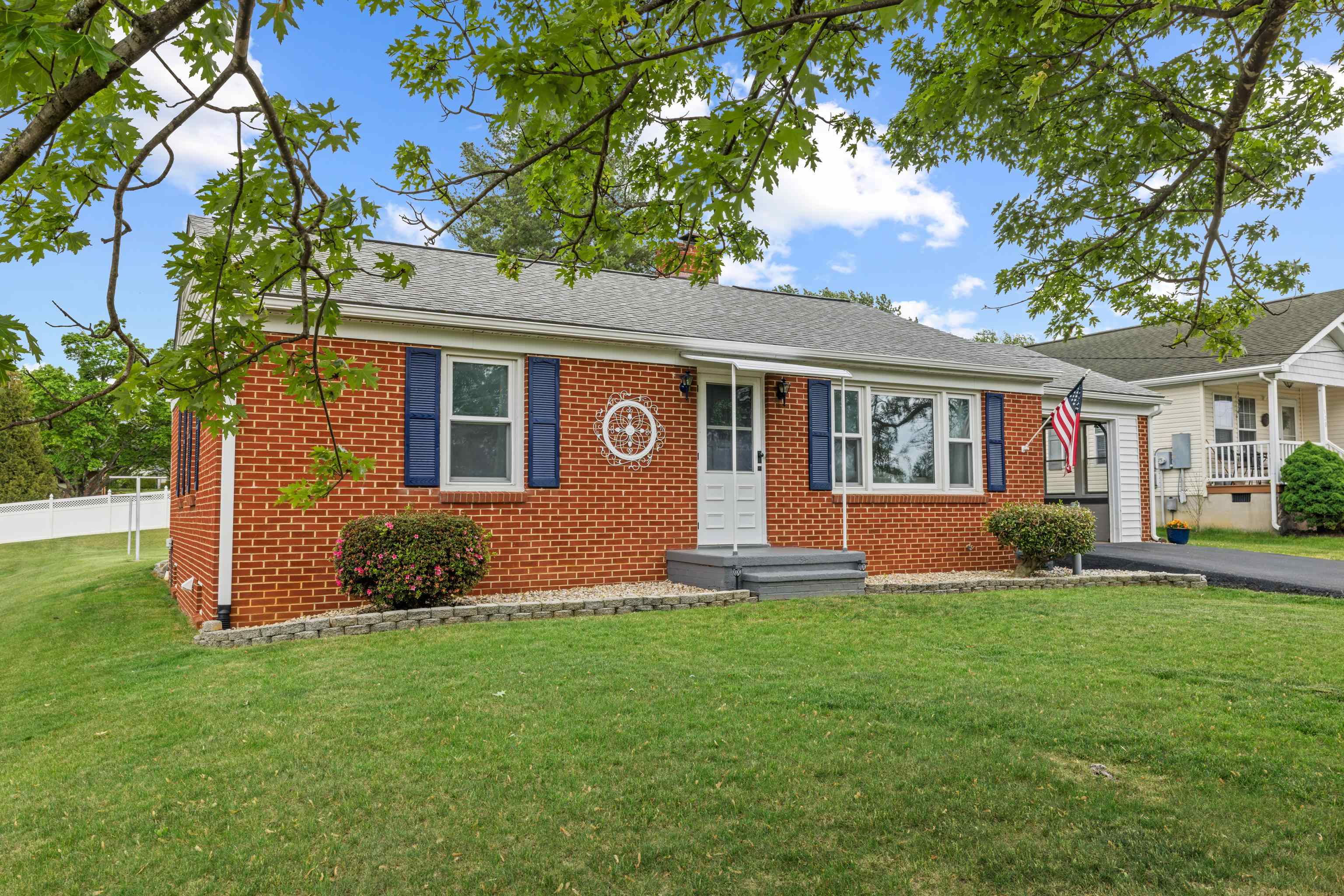 118 STUART AVE