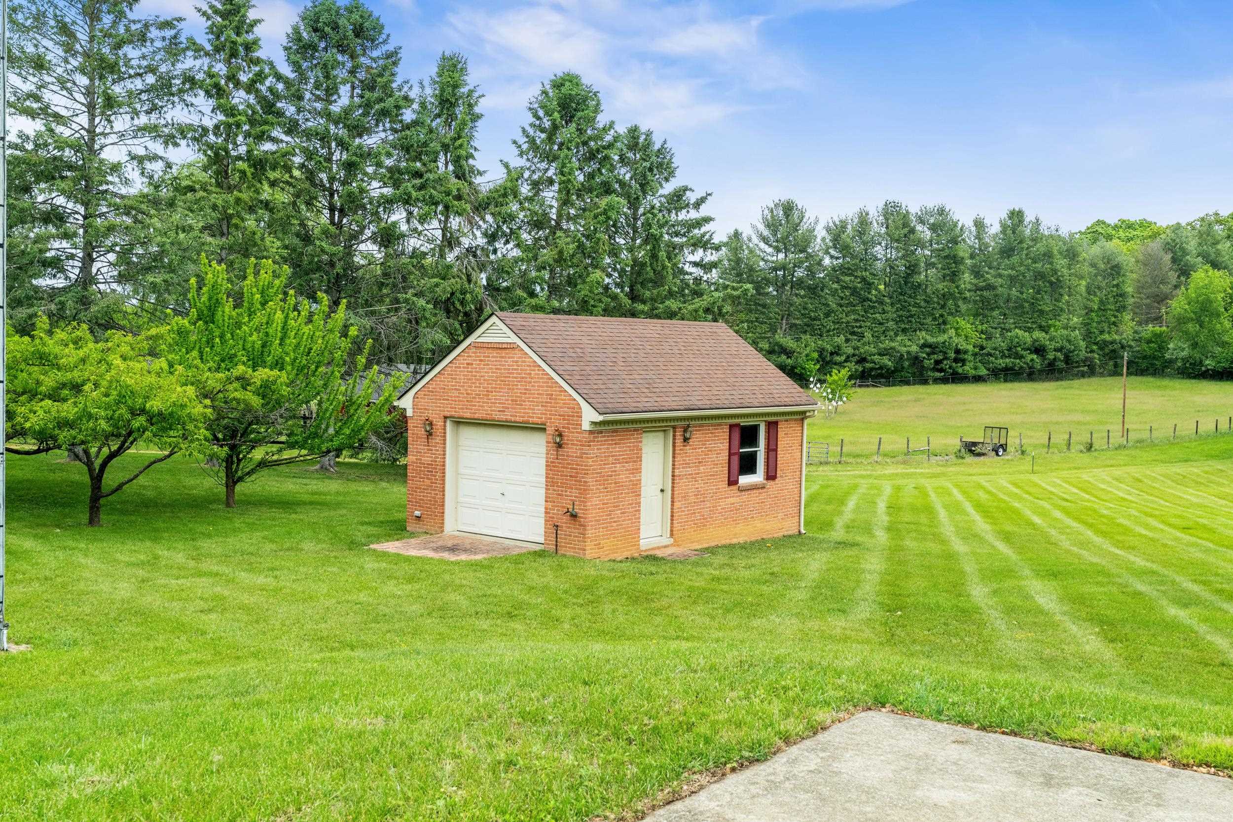 32 HENKEL RD