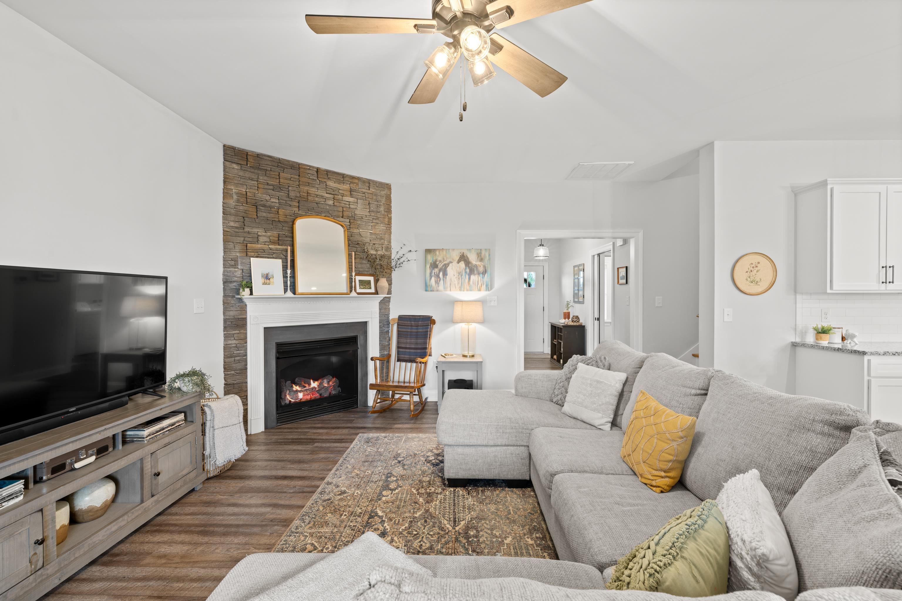 144 LANGLEY DR