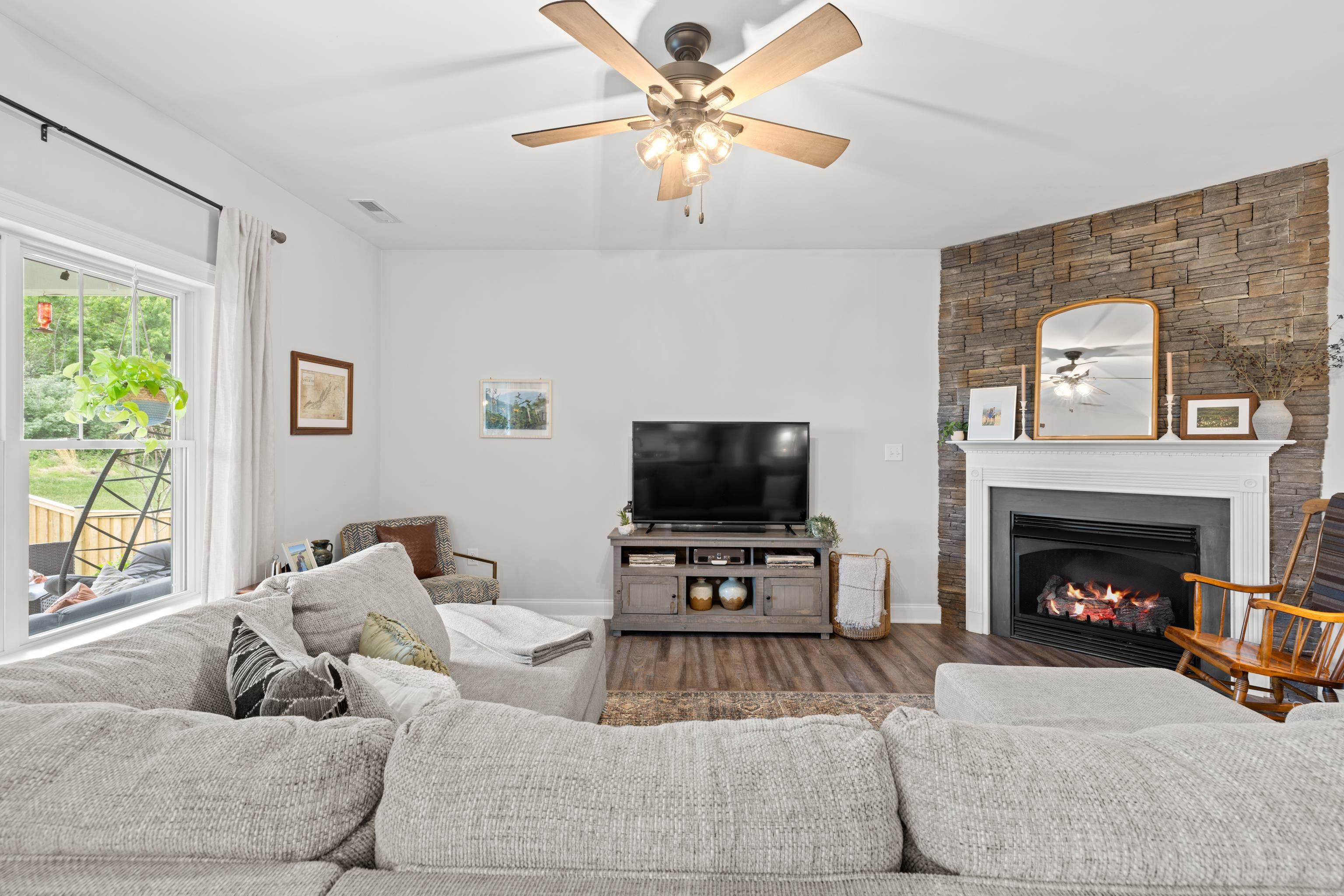 144 LANGLEY DR