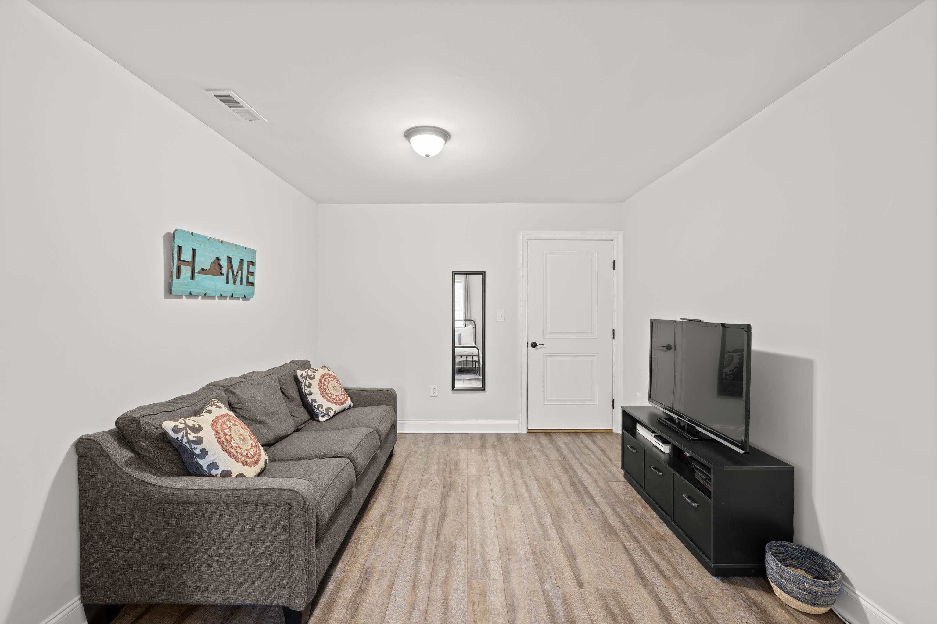 144 LANGLEY DR