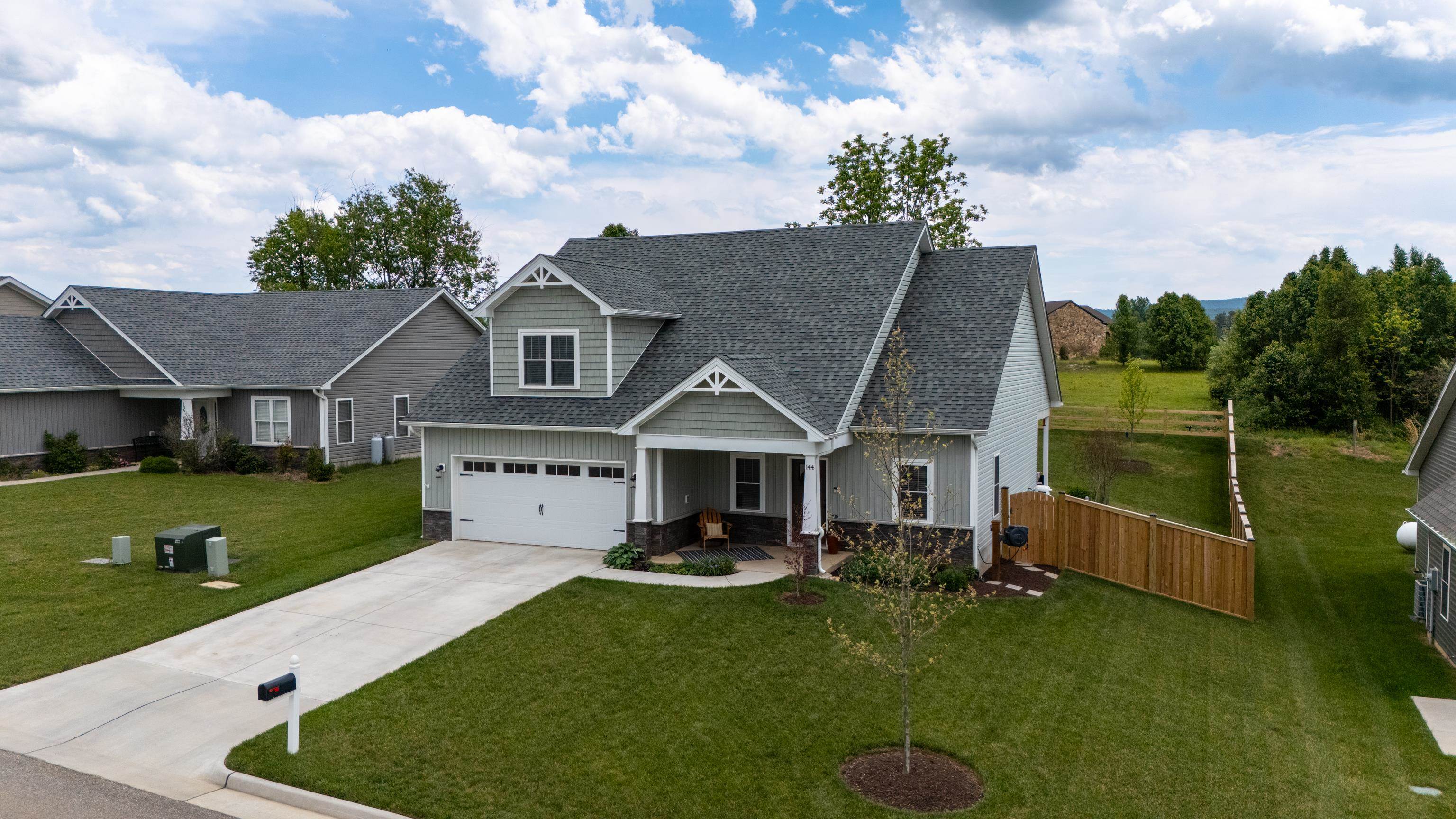 144 LANGLEY DR