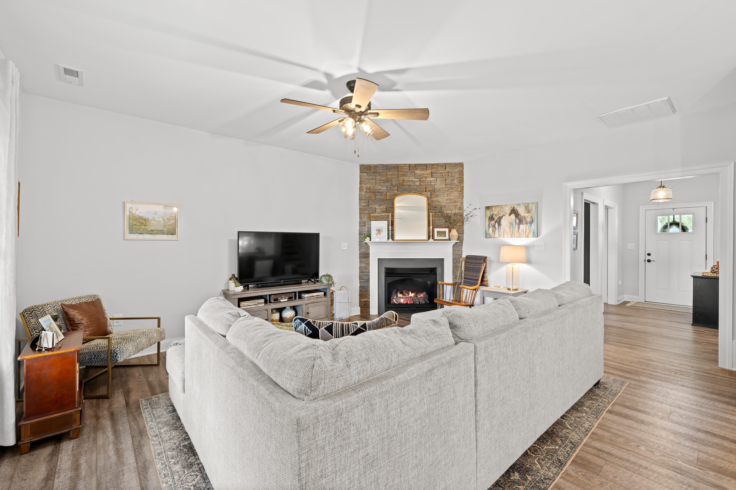 144 LANGLEY DR