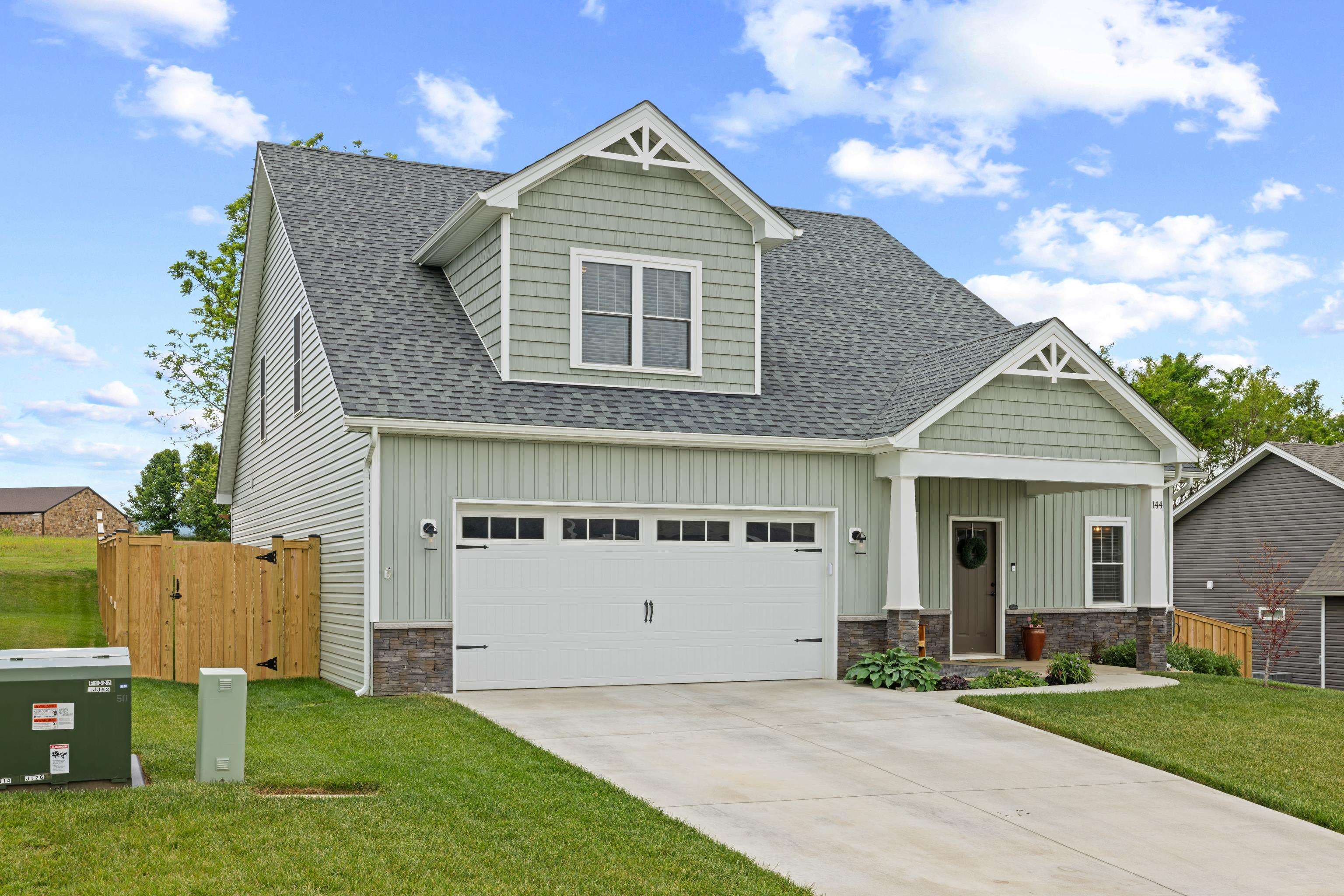 144 LANGLEY DR