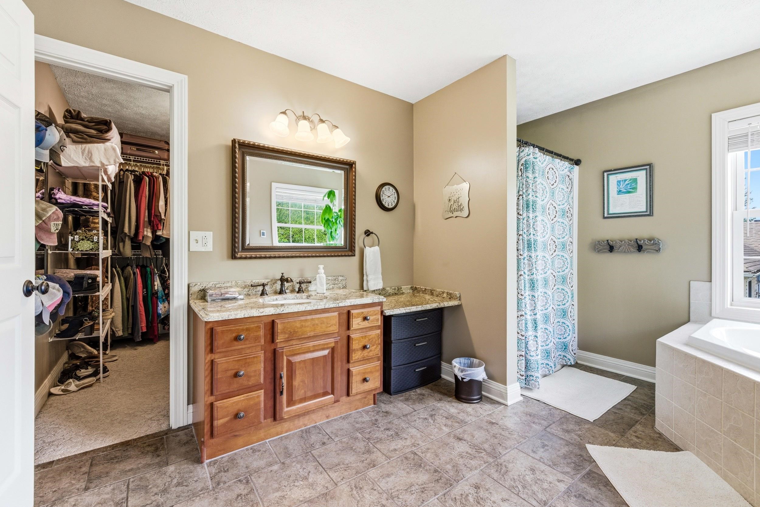 240 NORTHVIEW DR
