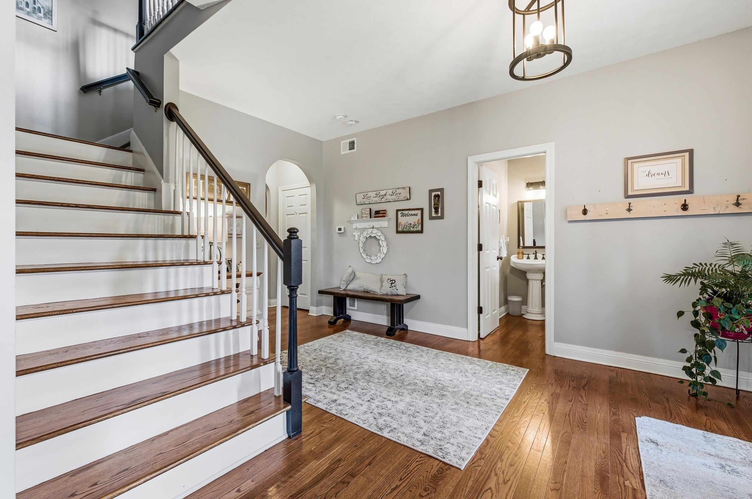 240 NORTHVIEW DR
